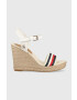 Tommy Hilfiger szandál CORPORATE WEDGE bézs női éksarkú FW0FW07086 - Pepit.hu