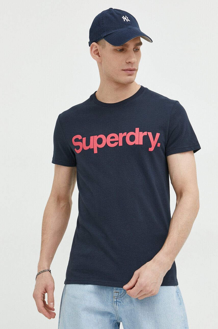 Superdry pamut póló sötétkék nyomott mintás - Pepit.hu