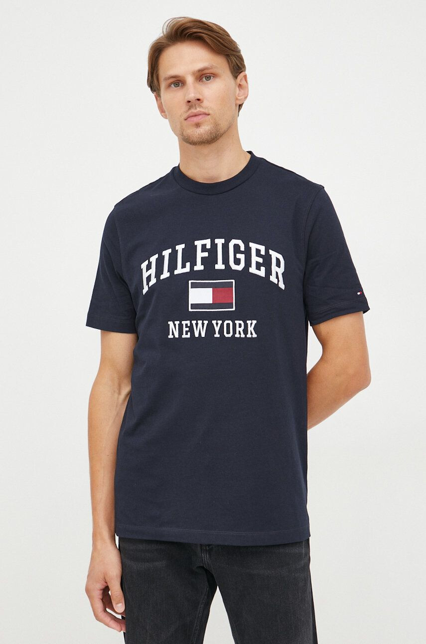 Tommy Hilfiger pamut póló sötétkék nyomott mintás - Pepit.hu