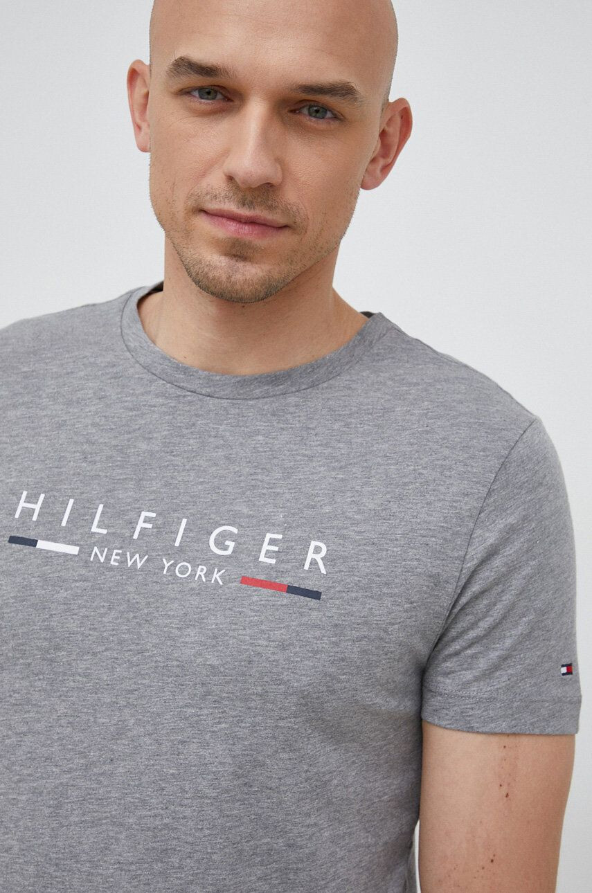 Tommy Hilfiger pamut póló szürke nyomott mintás - Pepit.hu