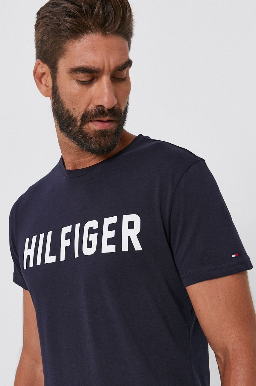 Tommy Hilfiger pamut póló sötétkék nyomott mintás - Pepit.hu