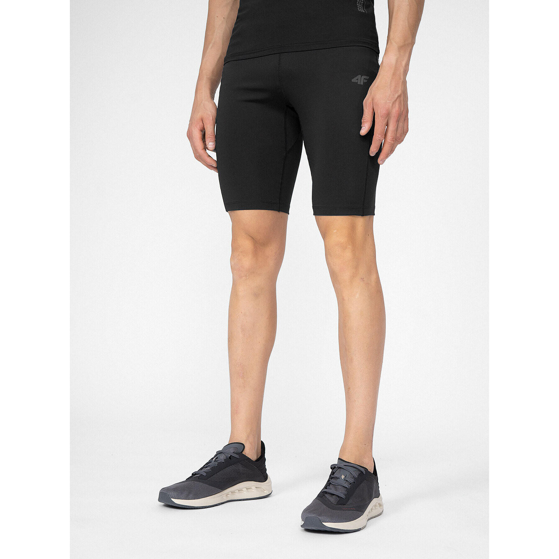 4F Sport rövidnadrág SS23TFTIM108 Fekete Slim Fit - Pepit.hu