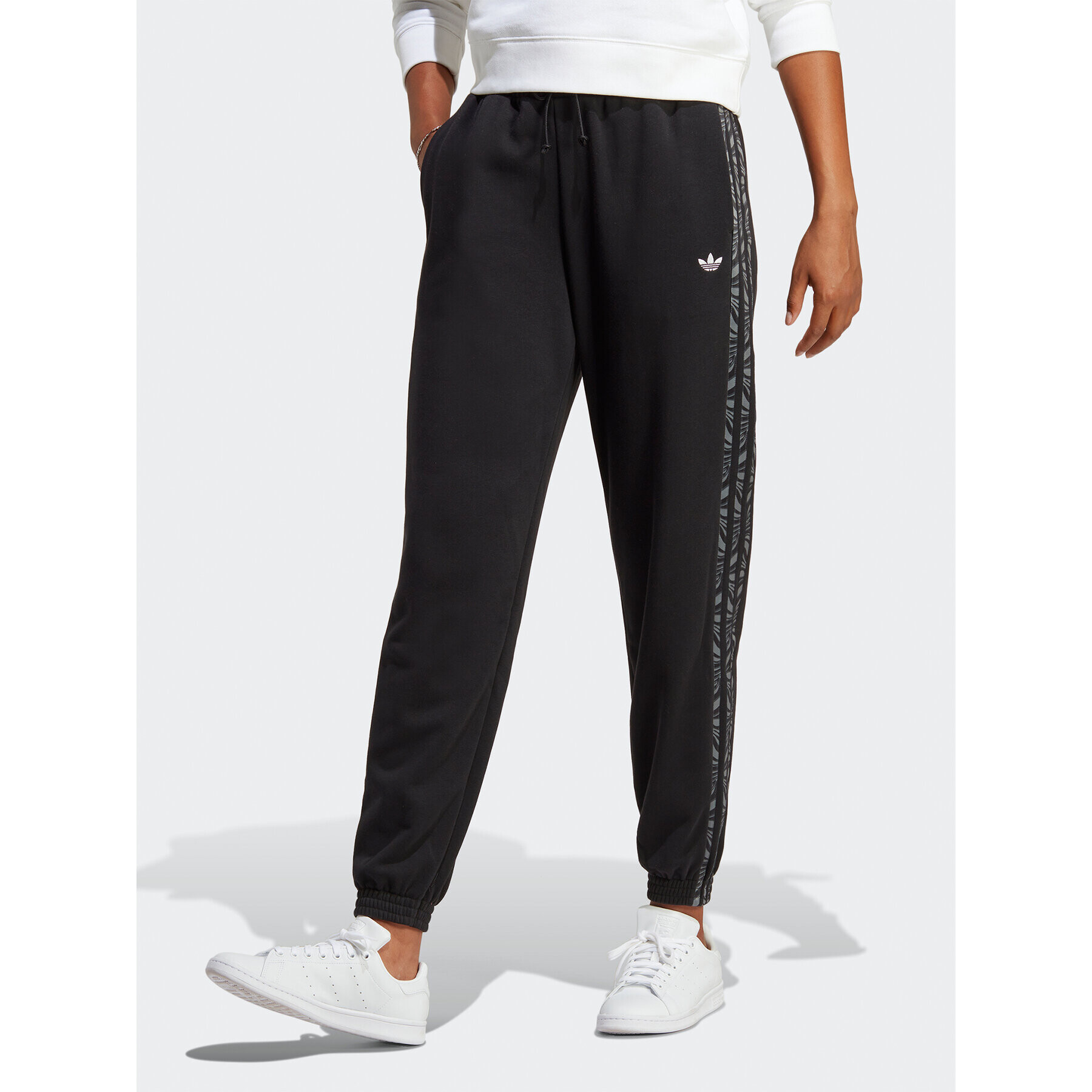 adidas Melegítő alsó Abstract Animal Print Joggers IJ8180 Fekete Regular Fit - Pepit.hu