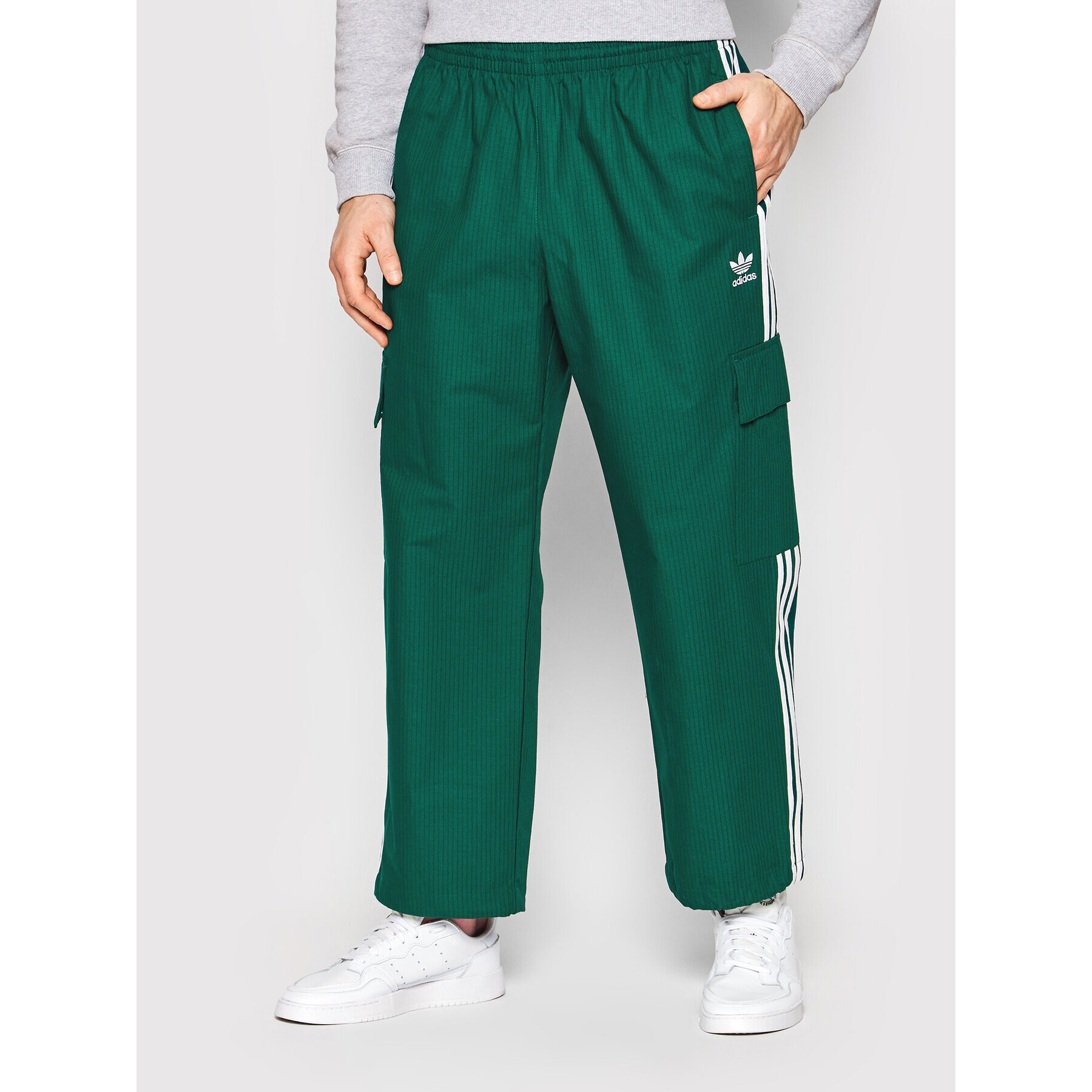 adidas Melegítő alsó adicolor 3-Stripes HB9474 Zöld Loose Fit - Pepit.hu