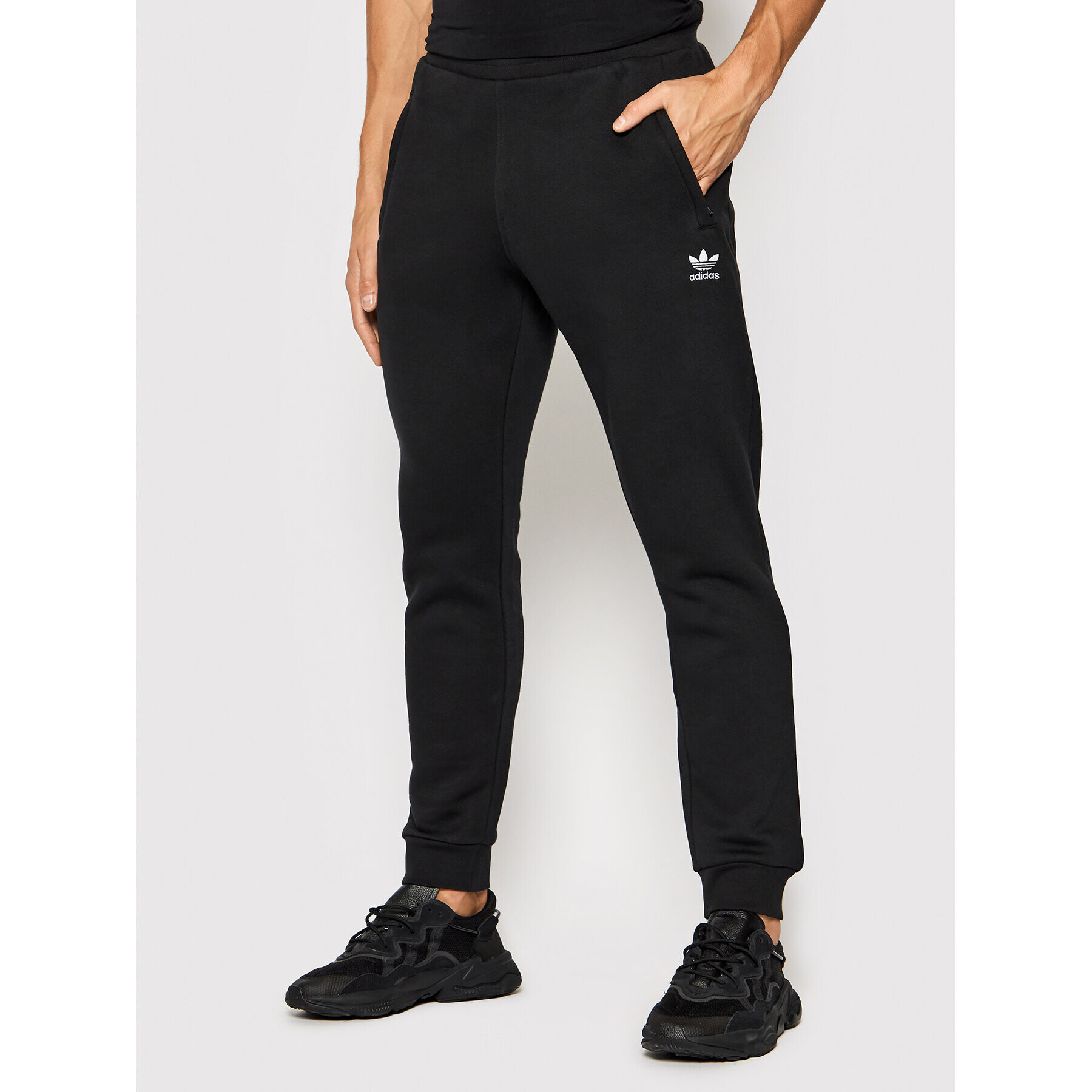 adidas Melegítő alsó adicolor Essentials Trefoil H34657 Fekete Slim Fit - Pepit.hu