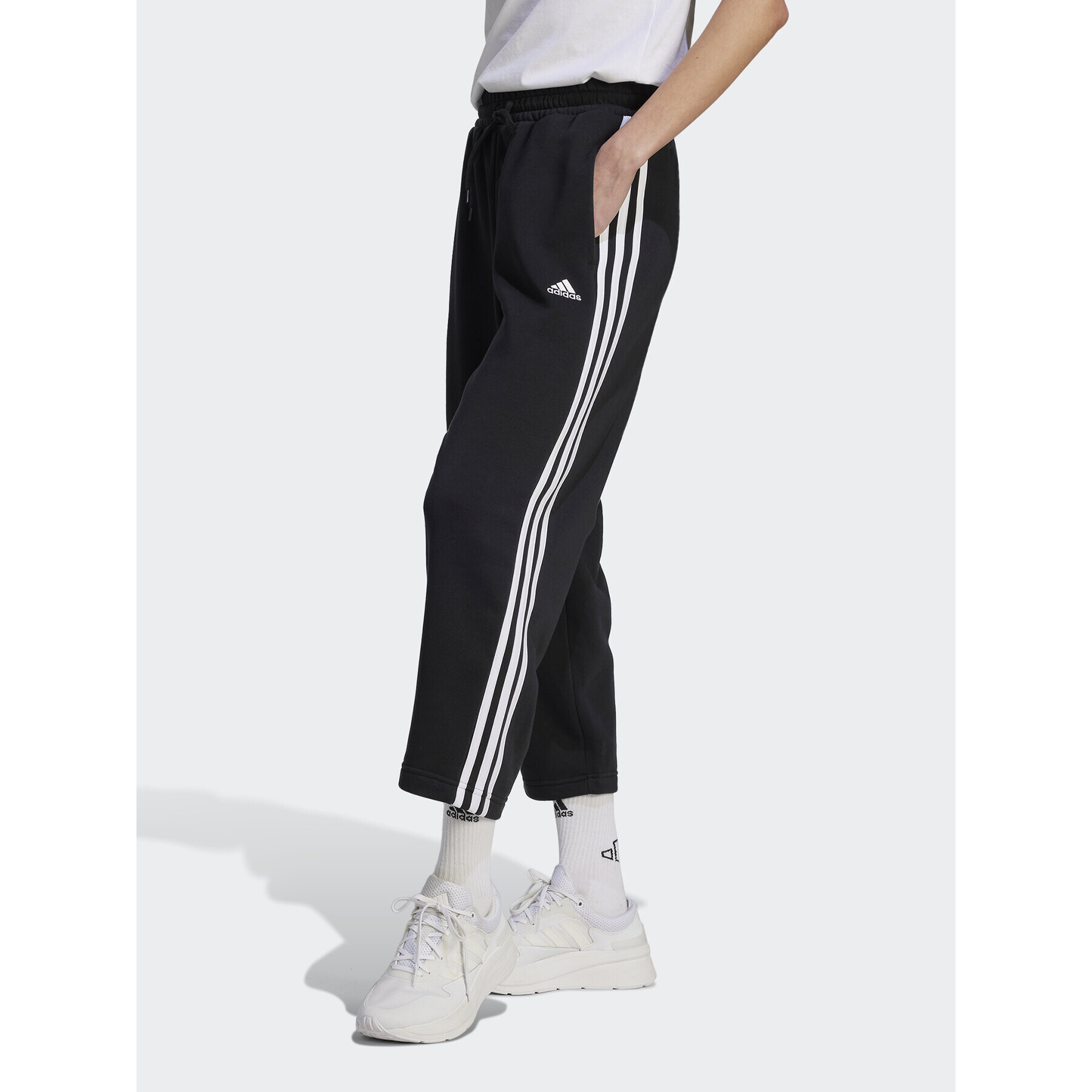 adidas Melegítő alsó Essentials 3-Stripes Open Hem Fleece HZ5748 Fekete Loose Fit - Pepit.hu