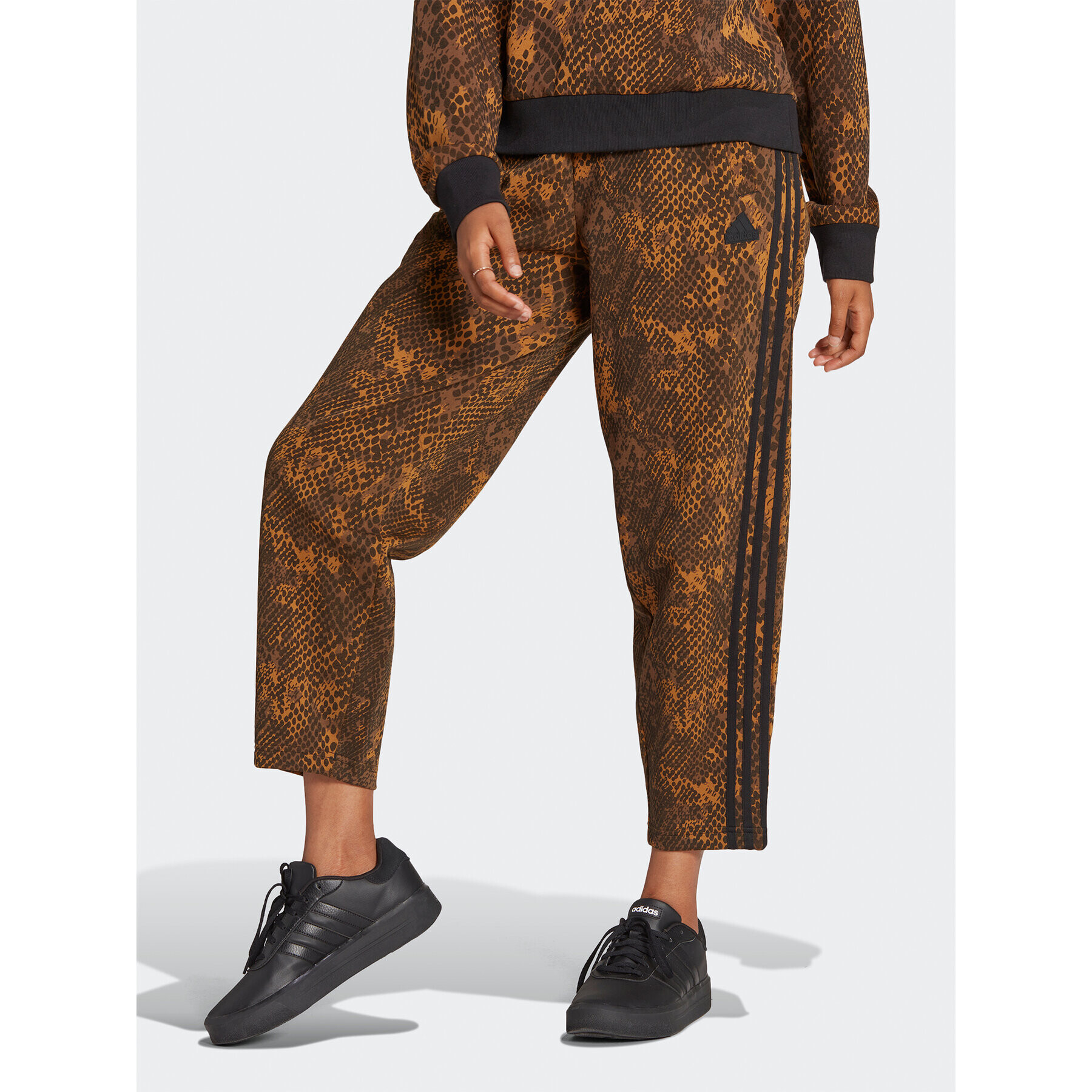 adidas Melegítő alsó Future Icons 3-Stripes Tracksuit Bottoms HR6104 Barna Loose Fit - Pepit.hu