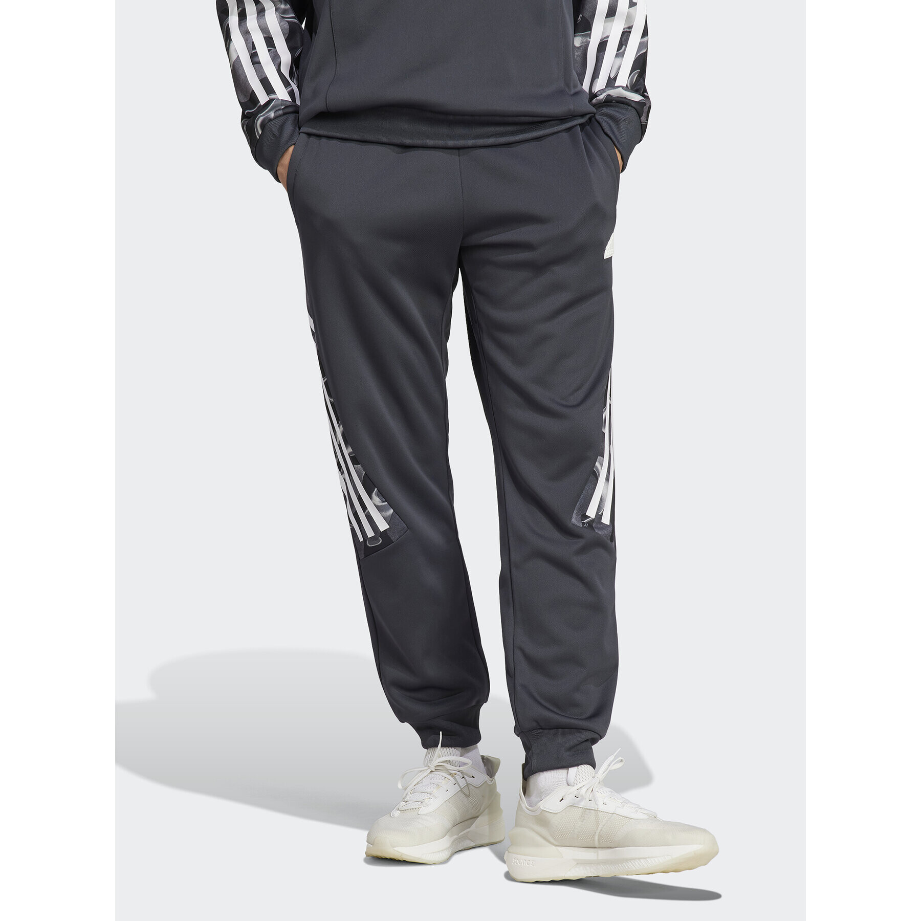 adidas Melegítő alsó Future Icons Allover Print IB6127 Szürke Regular Fit - Pepit.hu