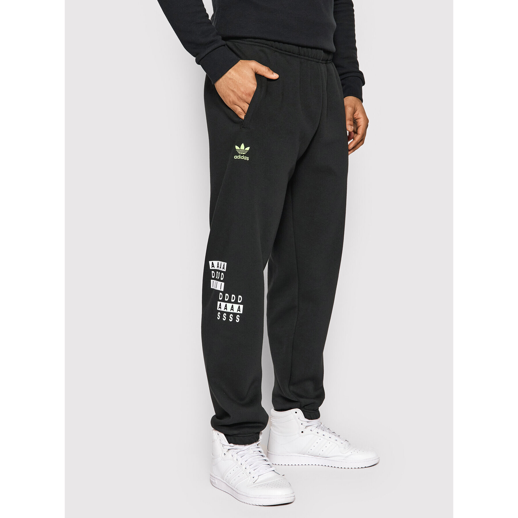 adidas Melegítő alsó Graphic Sweat HD7389 Fekete Regular Fit - Pepit.hu