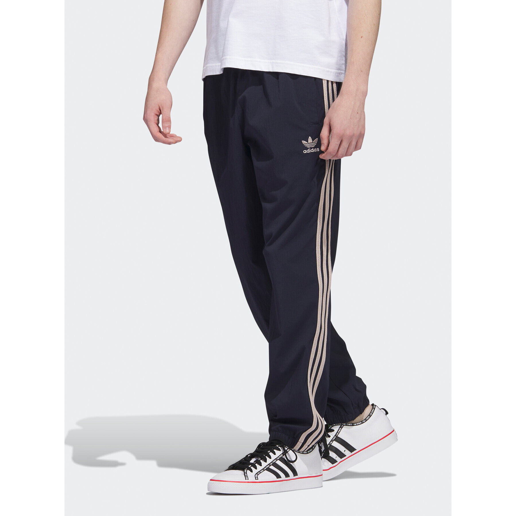 adidas Melegítő alsó Woven Tracksuit Bottoms IC5541 Kék Regular Fit - Pepit.hu