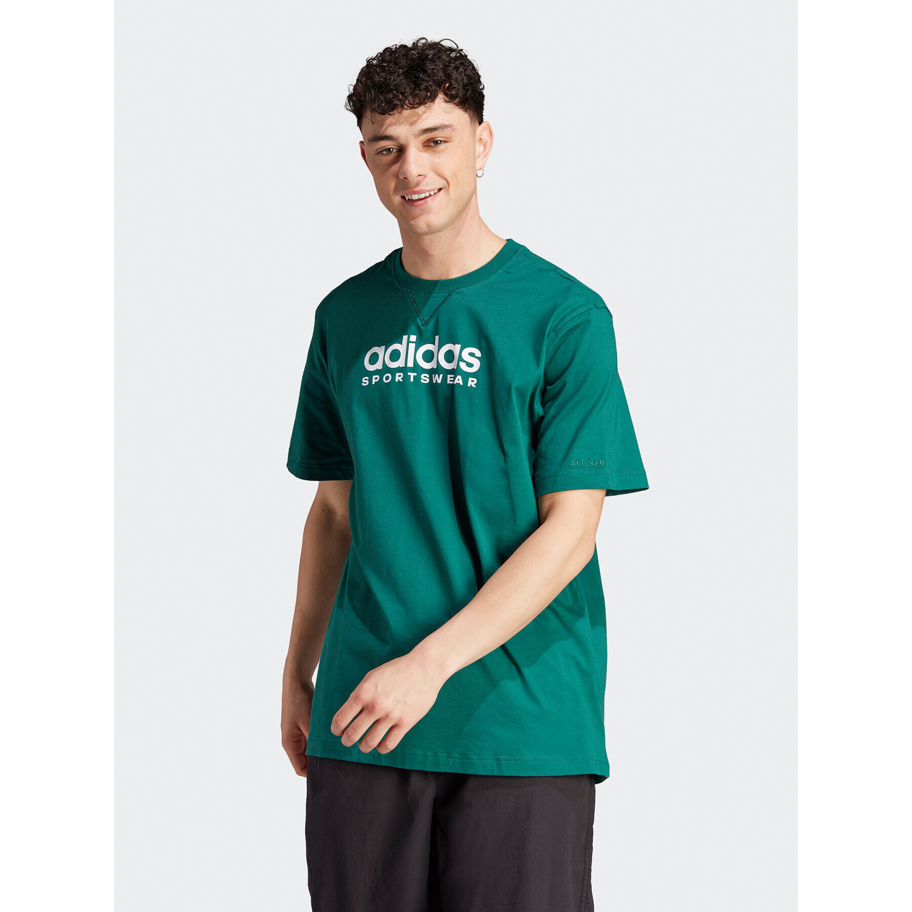 adidas Póló All SZN Graphic IJ9434 Zöld Loose Fit - Pepit.hu