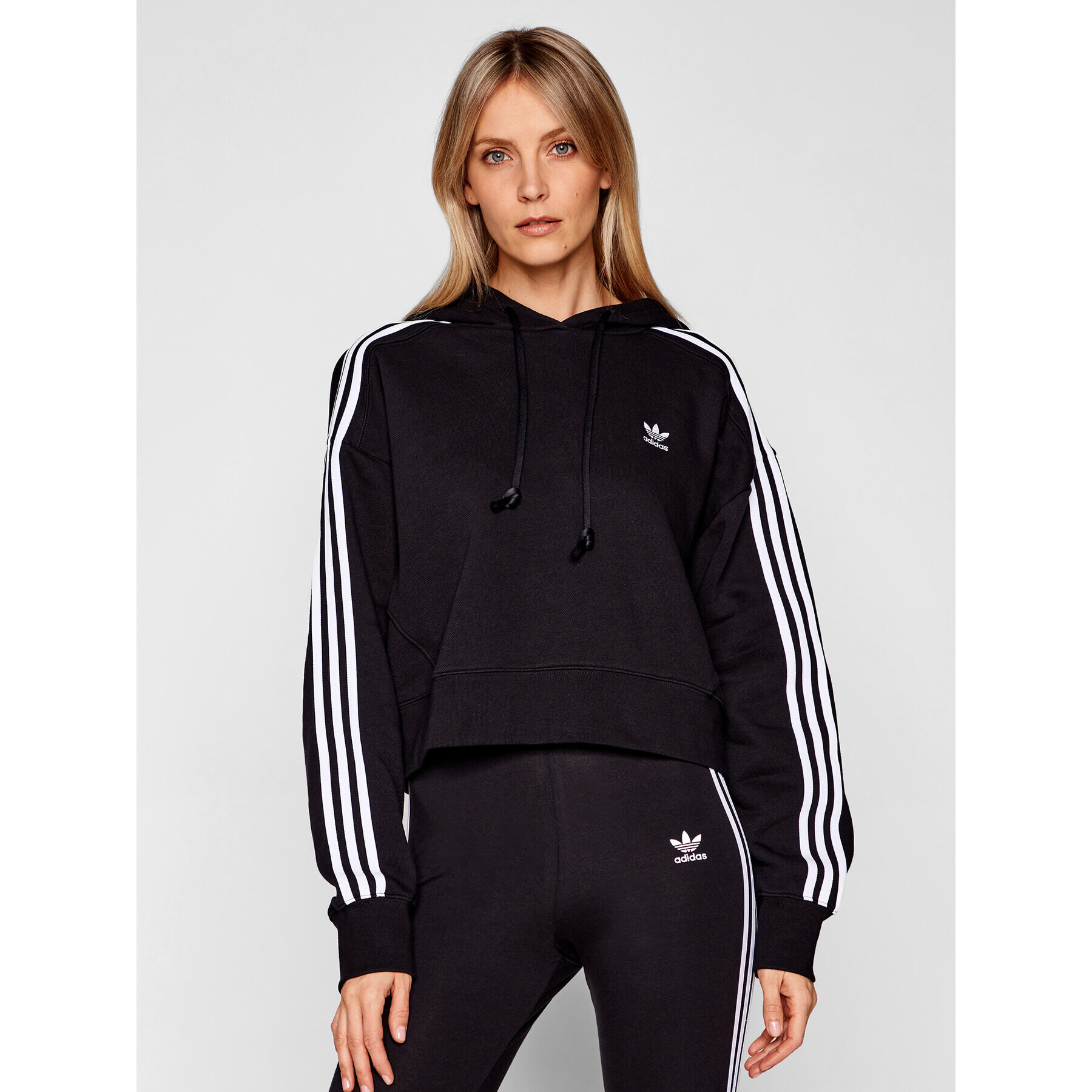 adidas Pulóver adicolor Classics Crop GN2890 Fekete Loose Fit - Pepit.hu