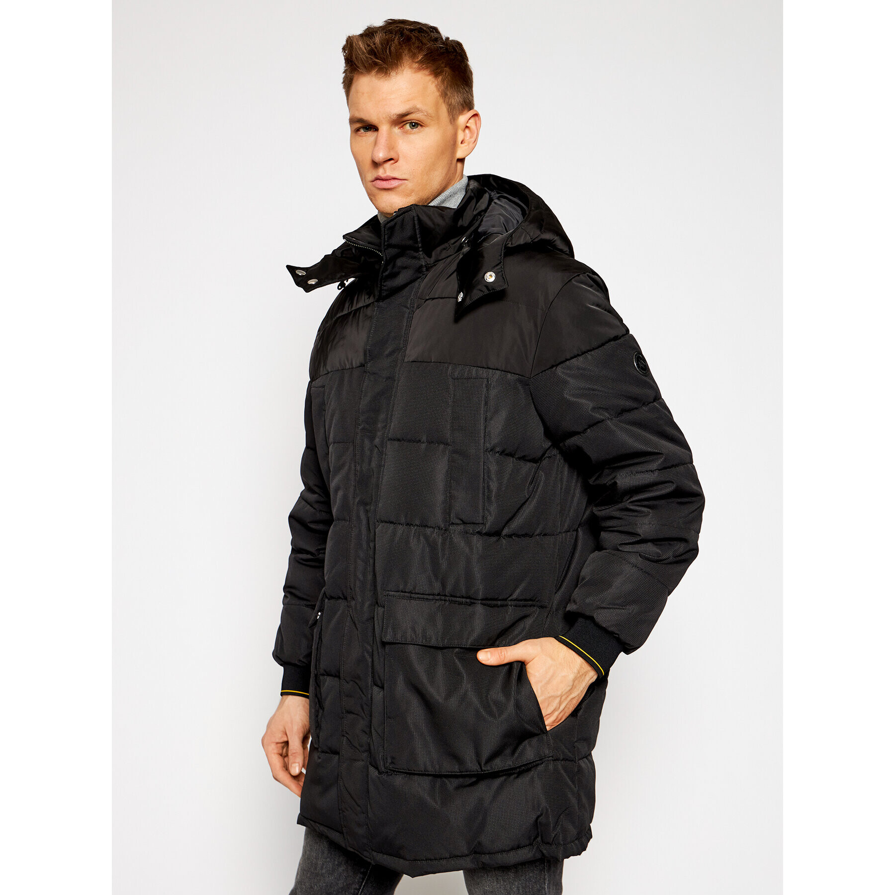 Armani Exchange Pehelykabát 6HZL01 ZNFYZ 1200 Fekete Regular Fit - Pepit.hu