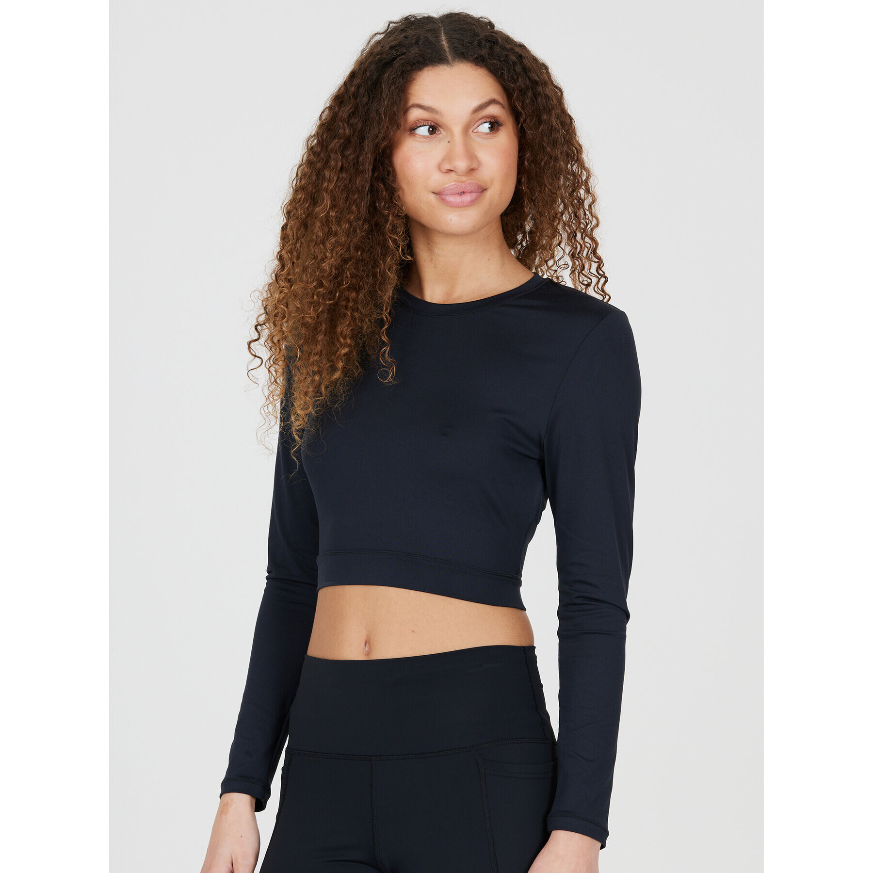 Athlecia Póló Marianne W Cropped L/S Tee EA233339 Fekete Regular Fit - Pepit.hu