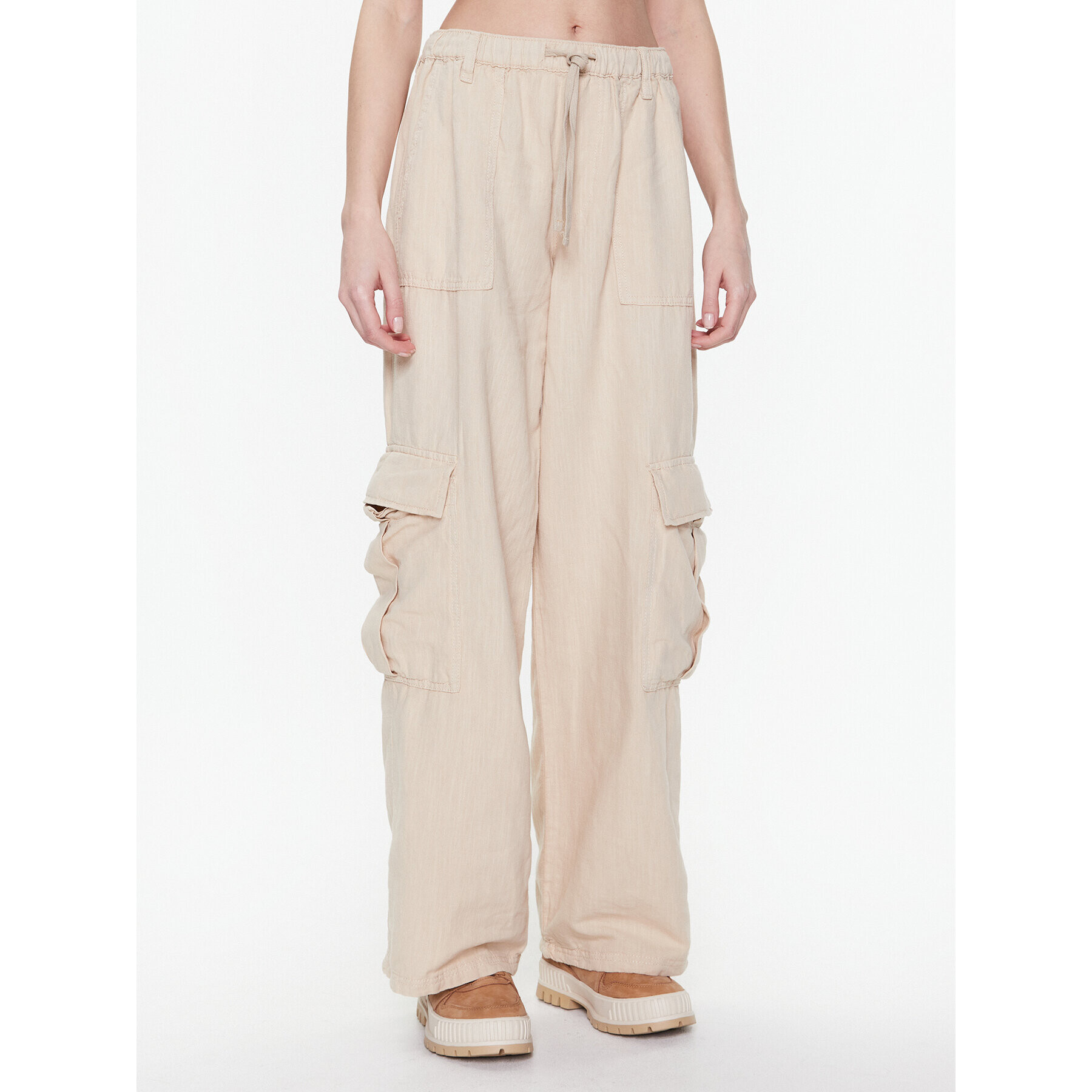 BDG Urban Outfitters Szövet nadrág BDG LUCA LINEN CARGO 76475151 Ekru Relaxed Fit - Pepit.hu