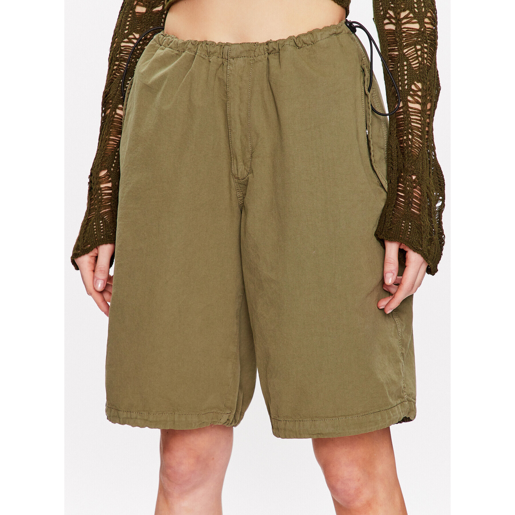 BDG Urban Outfitters Szövet rövidnadrág BDG BAGGY LONGLINE SHORT 76476506 Zöld Regular Fit - Pepit.hu