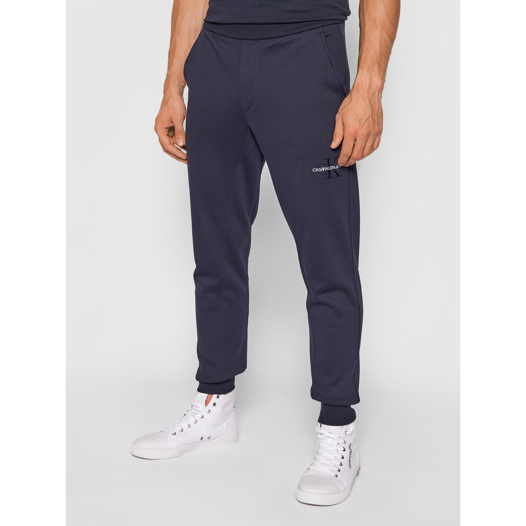 Calvin Klein Jeans Melegítő alsó Essentials J30J318159 Sötétkék Regular Fit - Pepit.hu