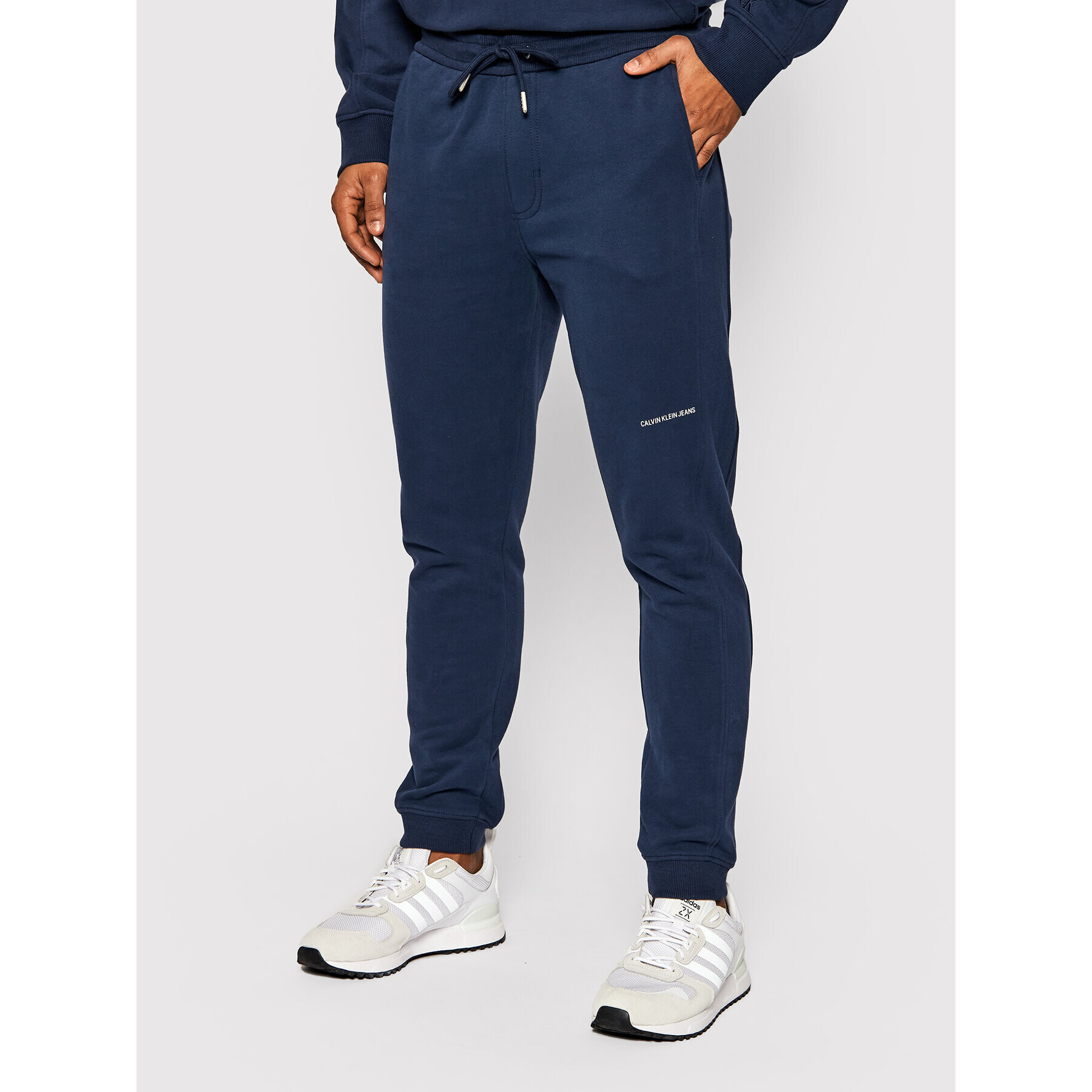 Calvin Klein Jeans Melegítő alsó J30J319649 Sötétkék Slim Fit - Pepit.hu