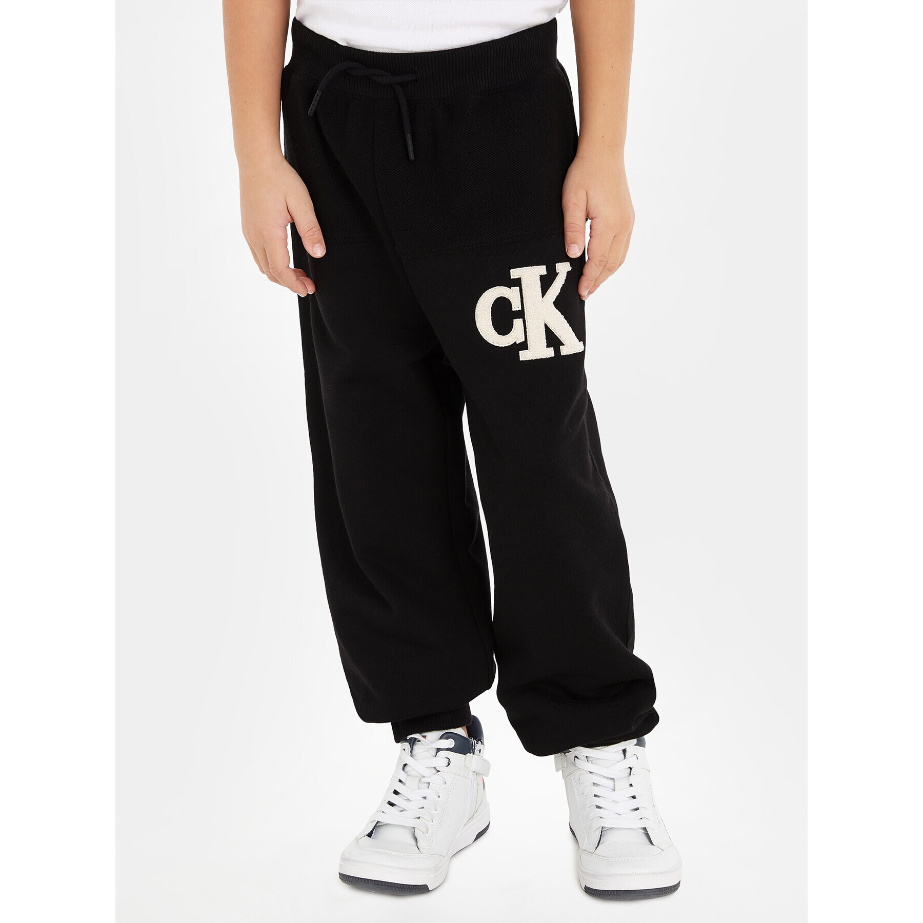 Calvin Klein Jeans Melegítő alsó Towelling Logopack IB0IB01677 Fekete Regular Fit - Pepit.hu