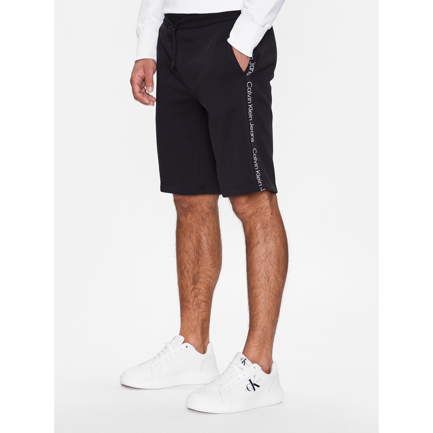 Calvin Klein Jeans Sport rövidnadrág J30J323254 Fekete Regular Fit - Pepit.hu