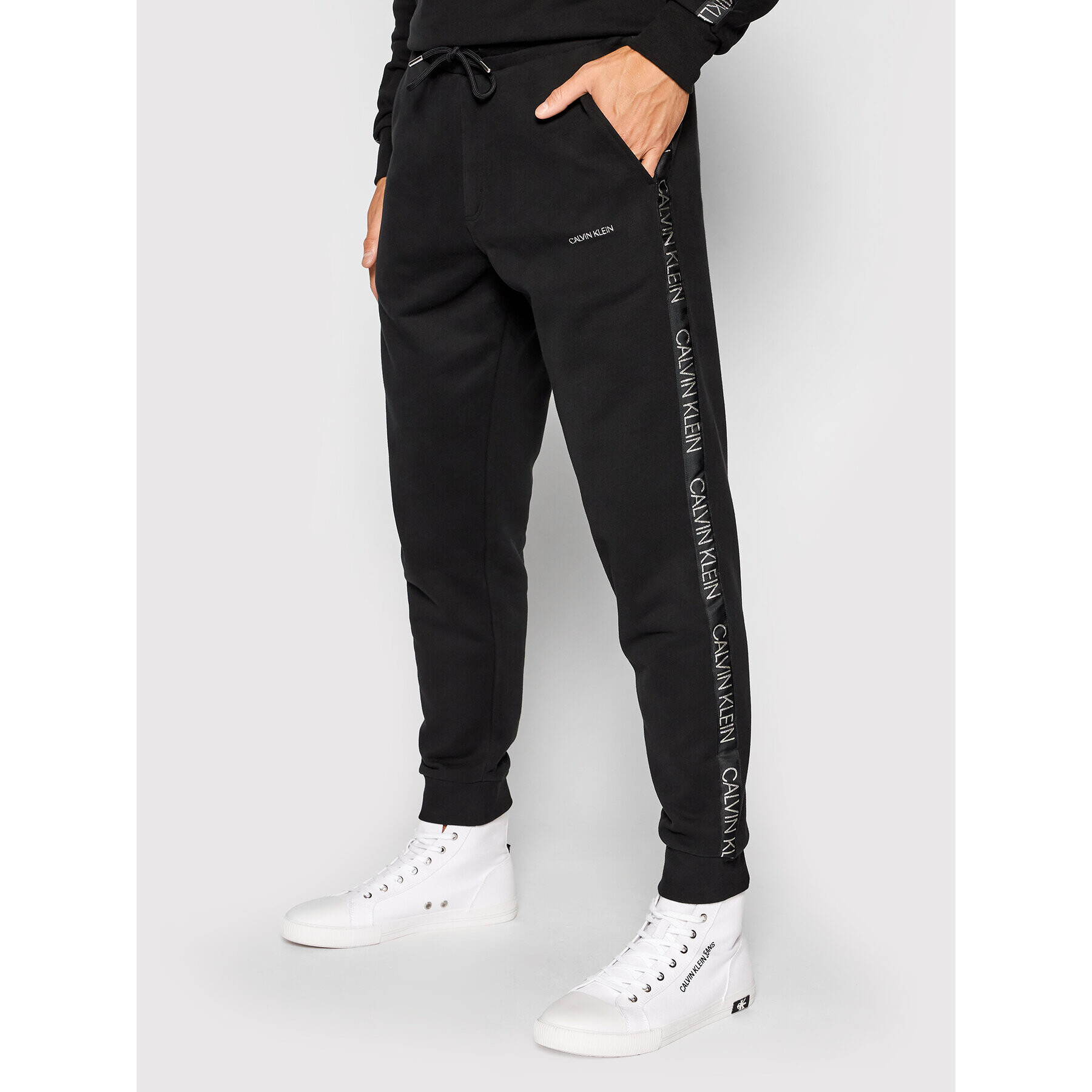 Calvin Klein Melegítő alsó Silver Logo K10K106736 Fekete Regular Fit - Pepit.hu