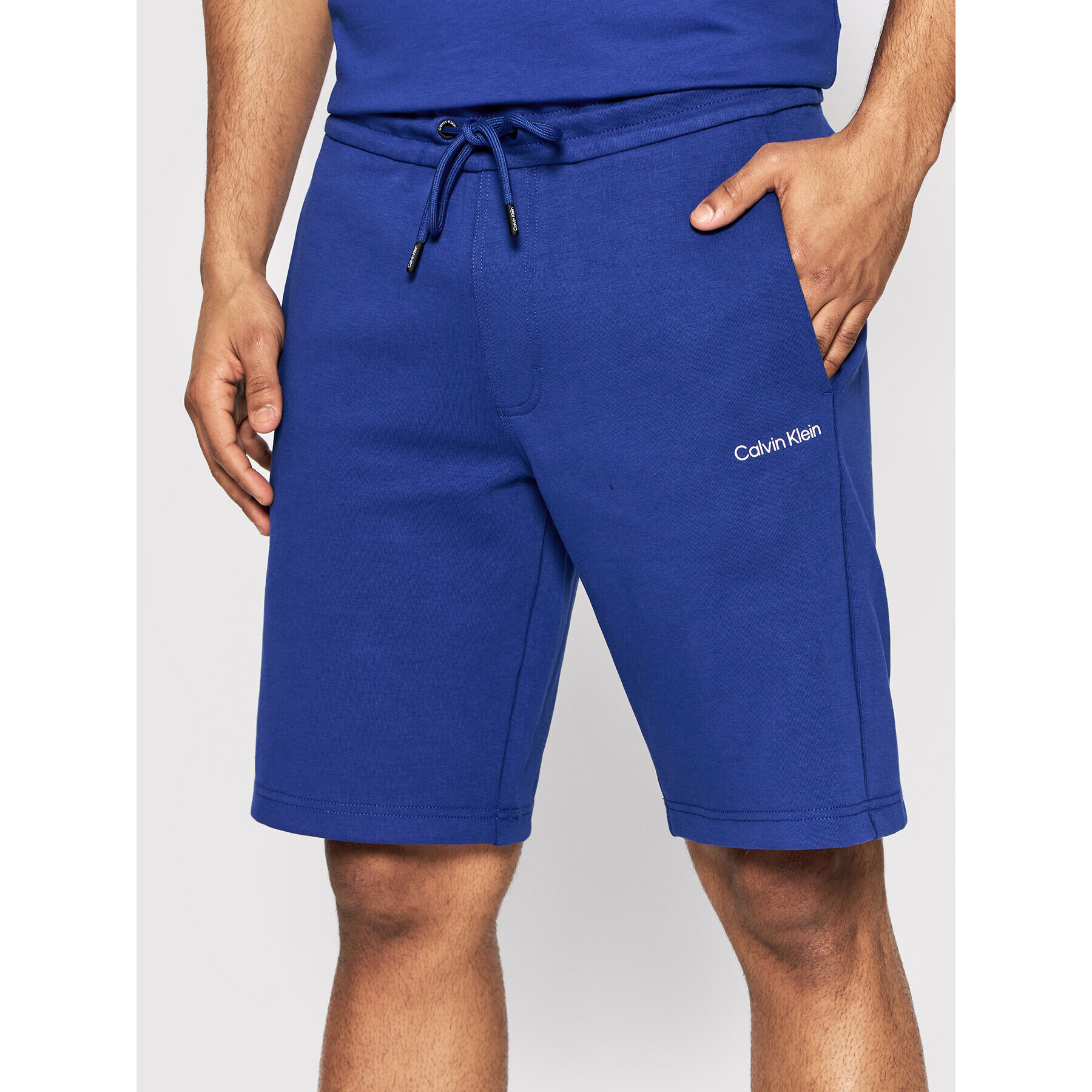 Calvin Klein Sport rövidnadrág Interlock Micro Logo K10K109430 Kék Regular Fit - Pepit.hu