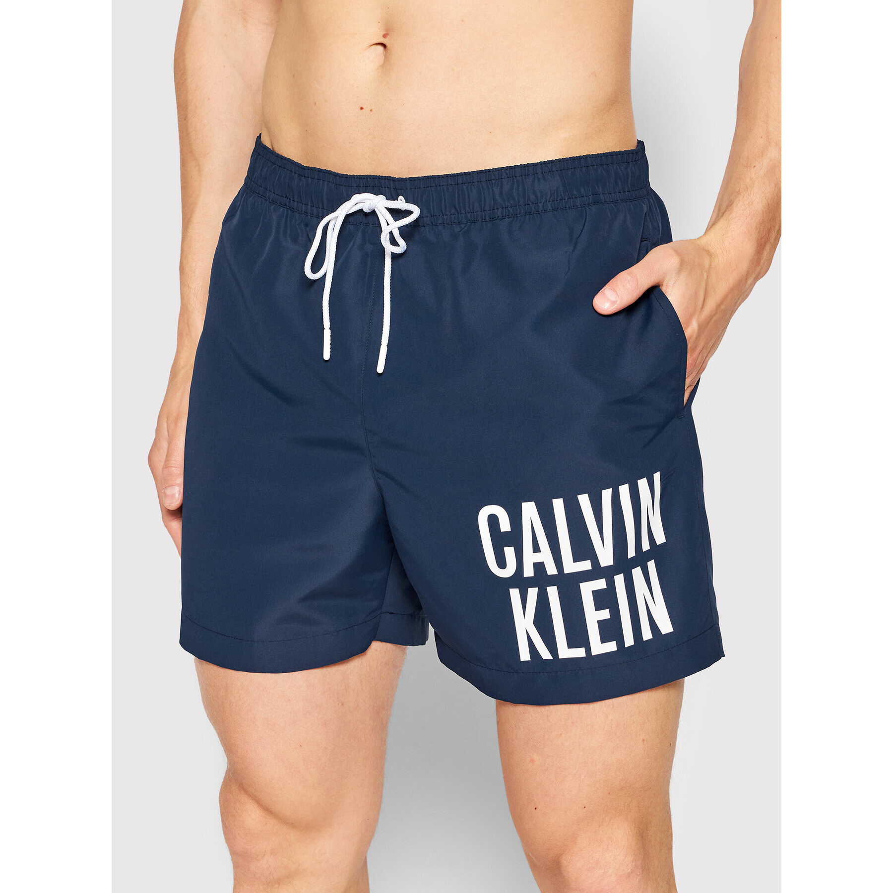 Calvin Klein Swimwear Úszónadrág Intense Power KM0KM00701 Sötétkék Regular Fit - Pepit.hu