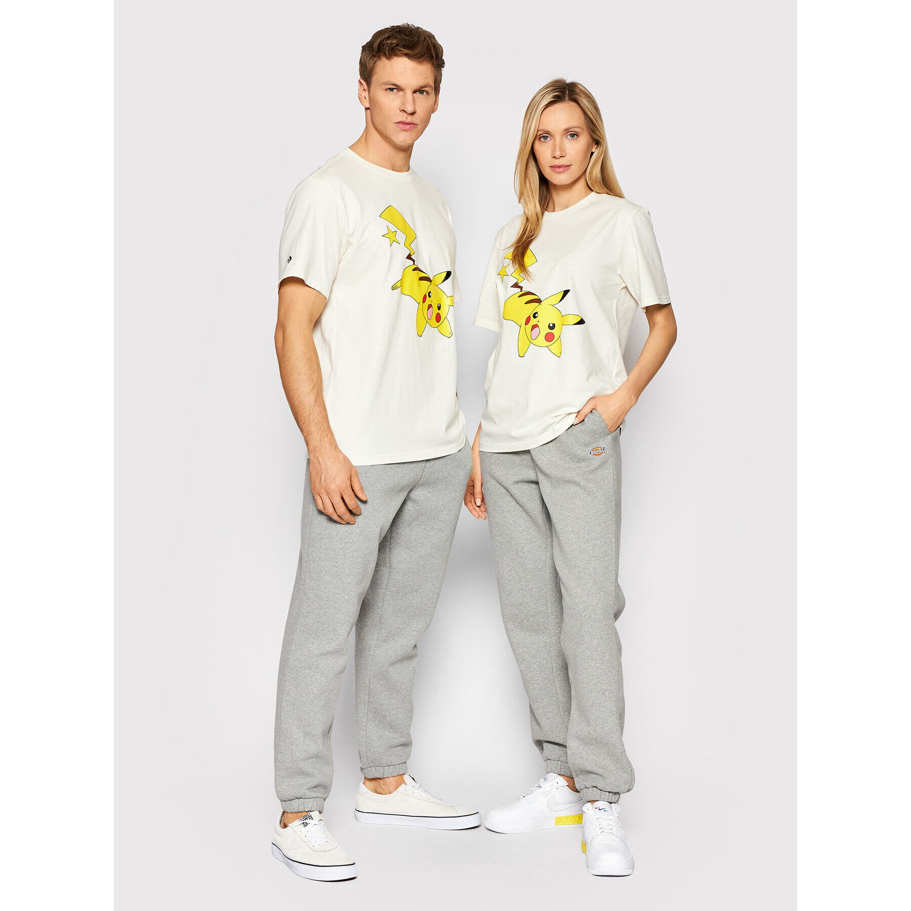 Converse Póló Unisex POKEMON Pikachu 10023898 Bézs Regular Fit - Pepit.hu