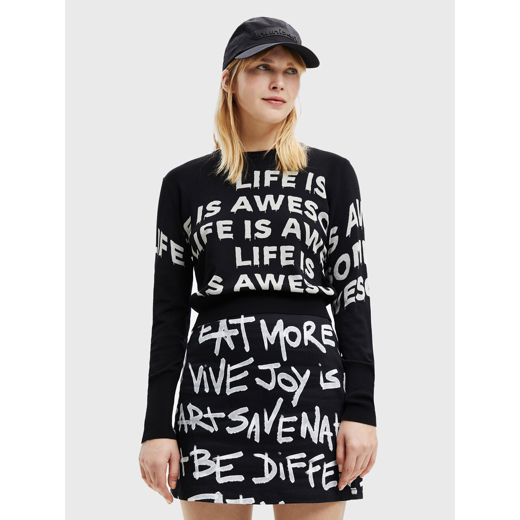 Desigual Sweater Bet 22WWJFAB Fekete Regular Fit - Pepit.hu