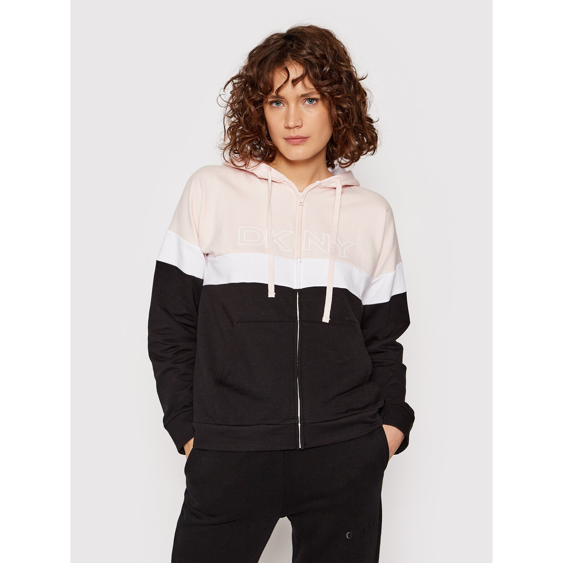 DKNY Pulóver YI2022524 Fekete Regular Fit - Pepit.hu