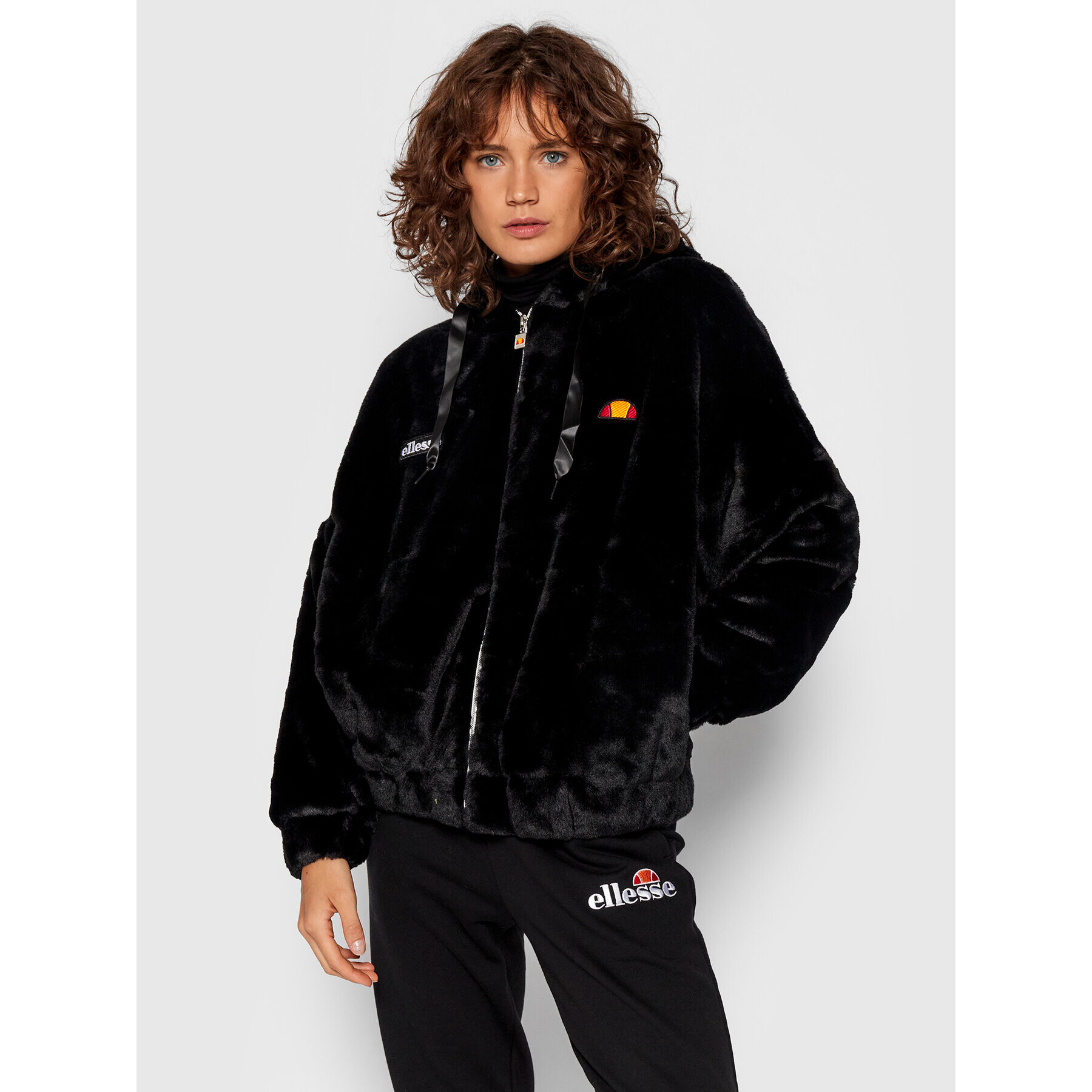 Ellesse Pulóver Giowanna SGK03783 Fekete Oversize - Pepit.hu