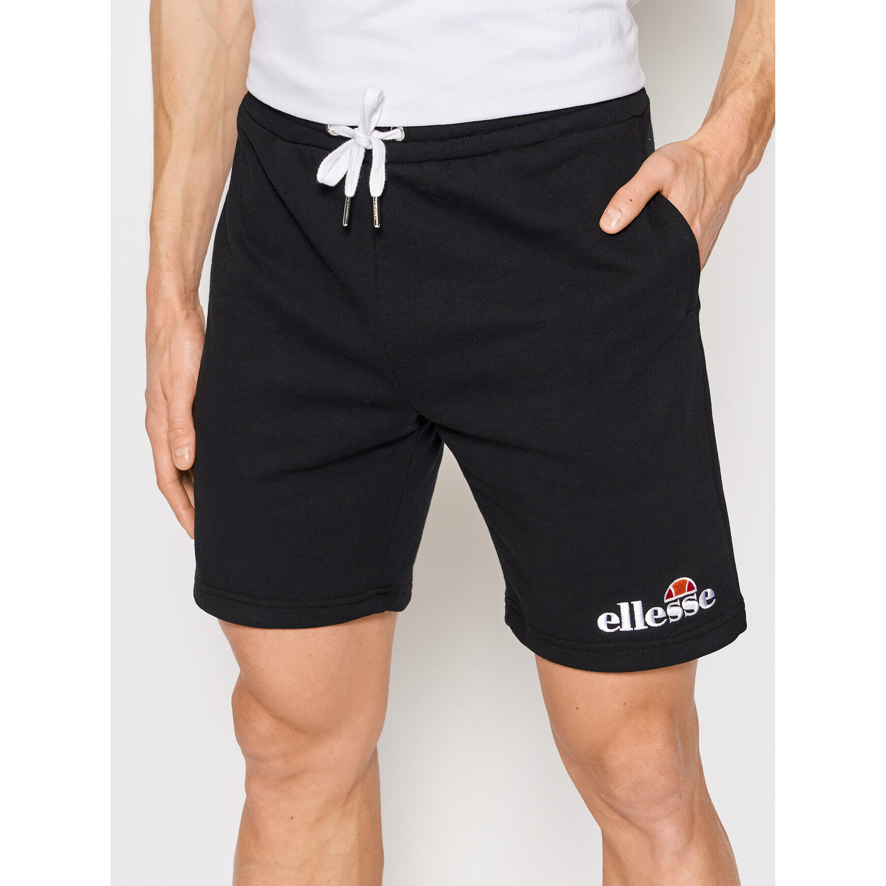 Ellesse Sport rövidnadrág Silvan SHF09162 Fekete Regular Fit - Pepit.hu