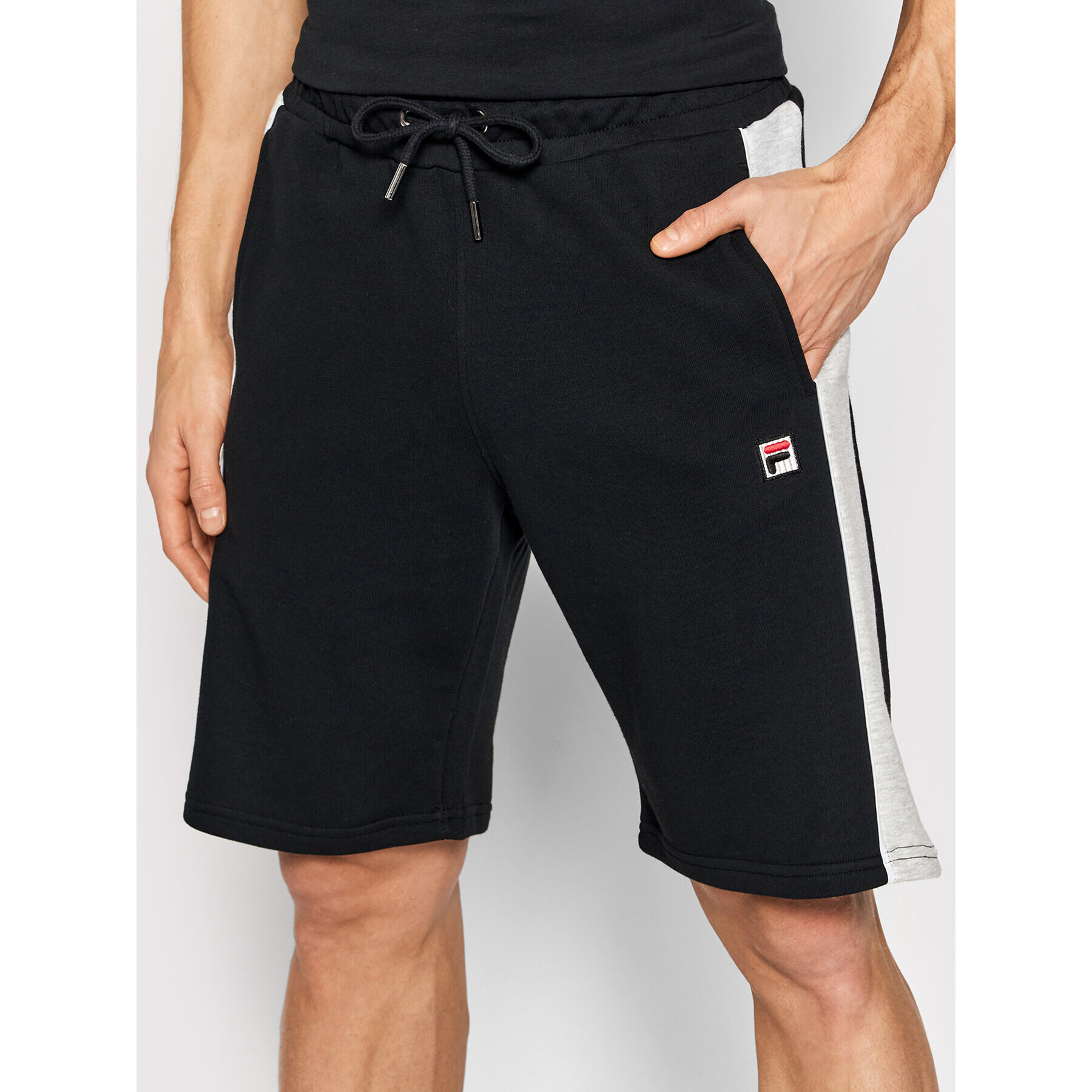 Fila Sport rövidnadrág FAM0077 Fekete Relaxed Fit - Pepit.hu