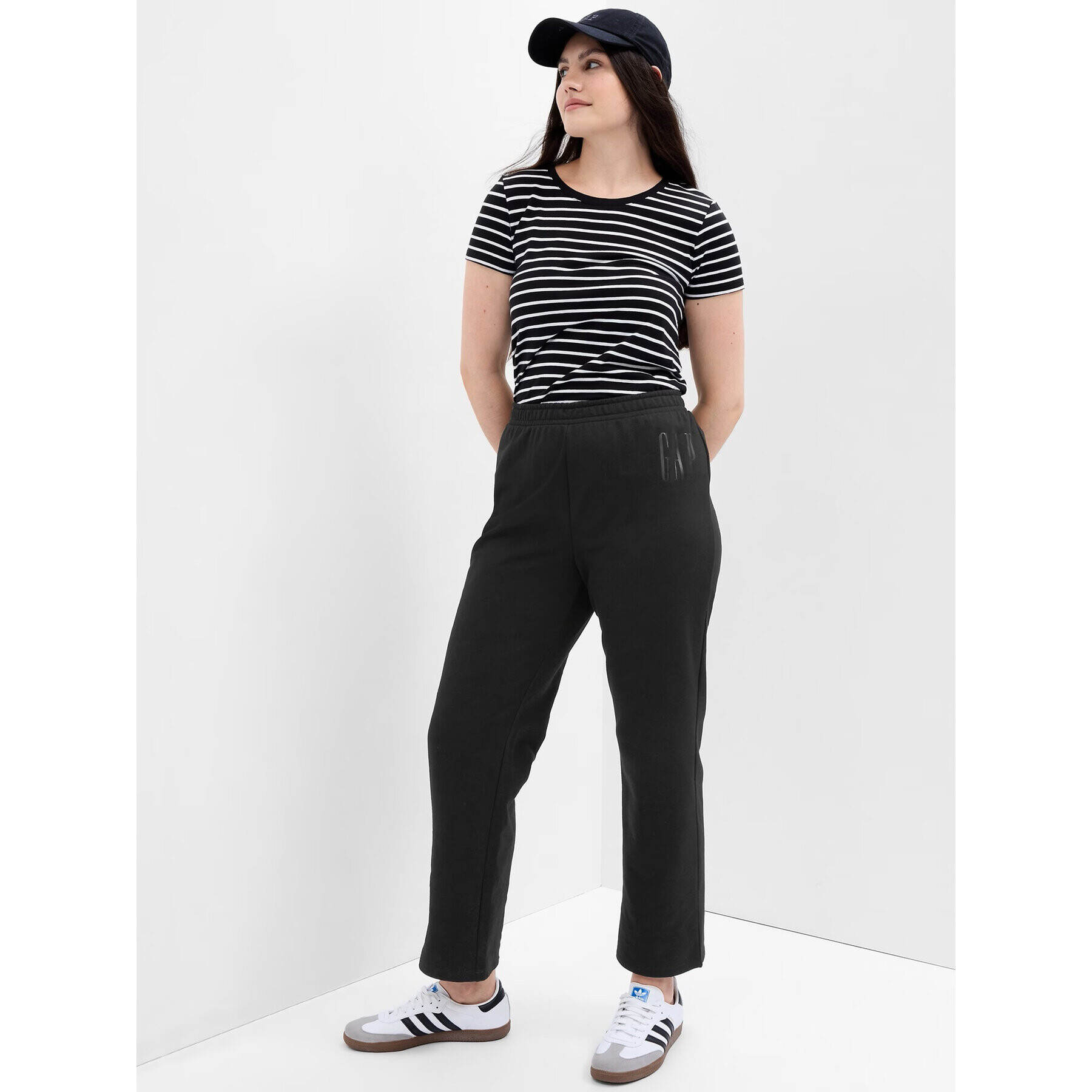 Gap Melegítő alsó 796096-01 Fekete Regular Fit - Pepit.hu