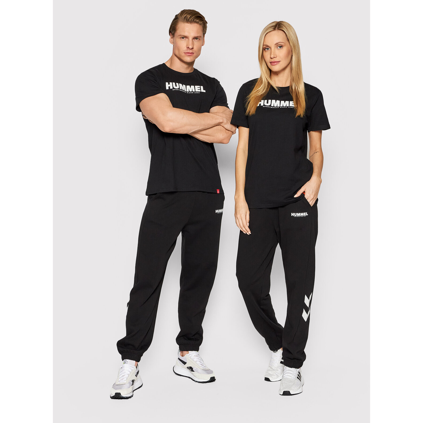 Hummel Póló Unisex Legacy 212569 Fekete Regular Fit - Pepit.hu