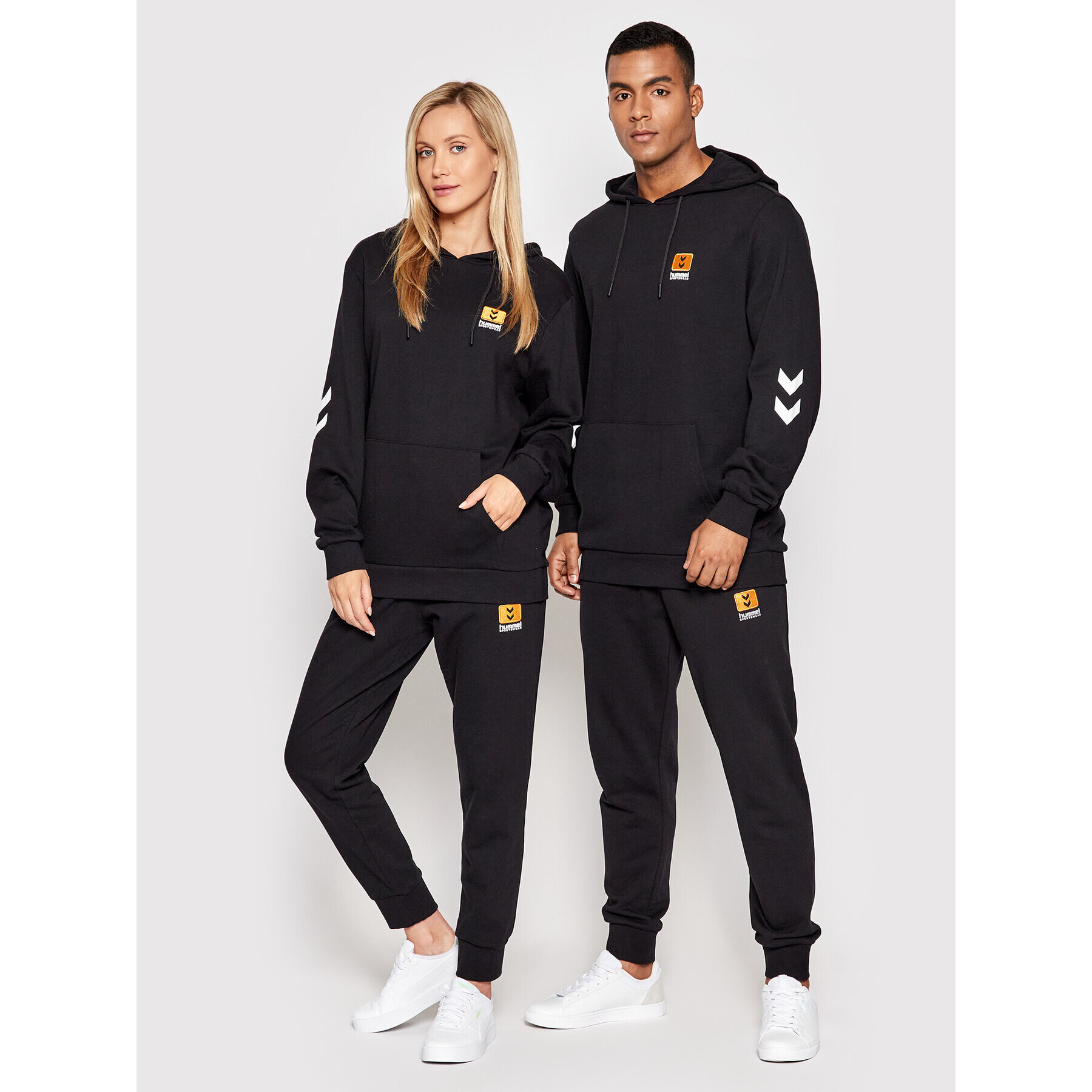 Hummel Pulóver Unisex Legacy Liam 213723 Fekete Regular Fit - Pepit.hu