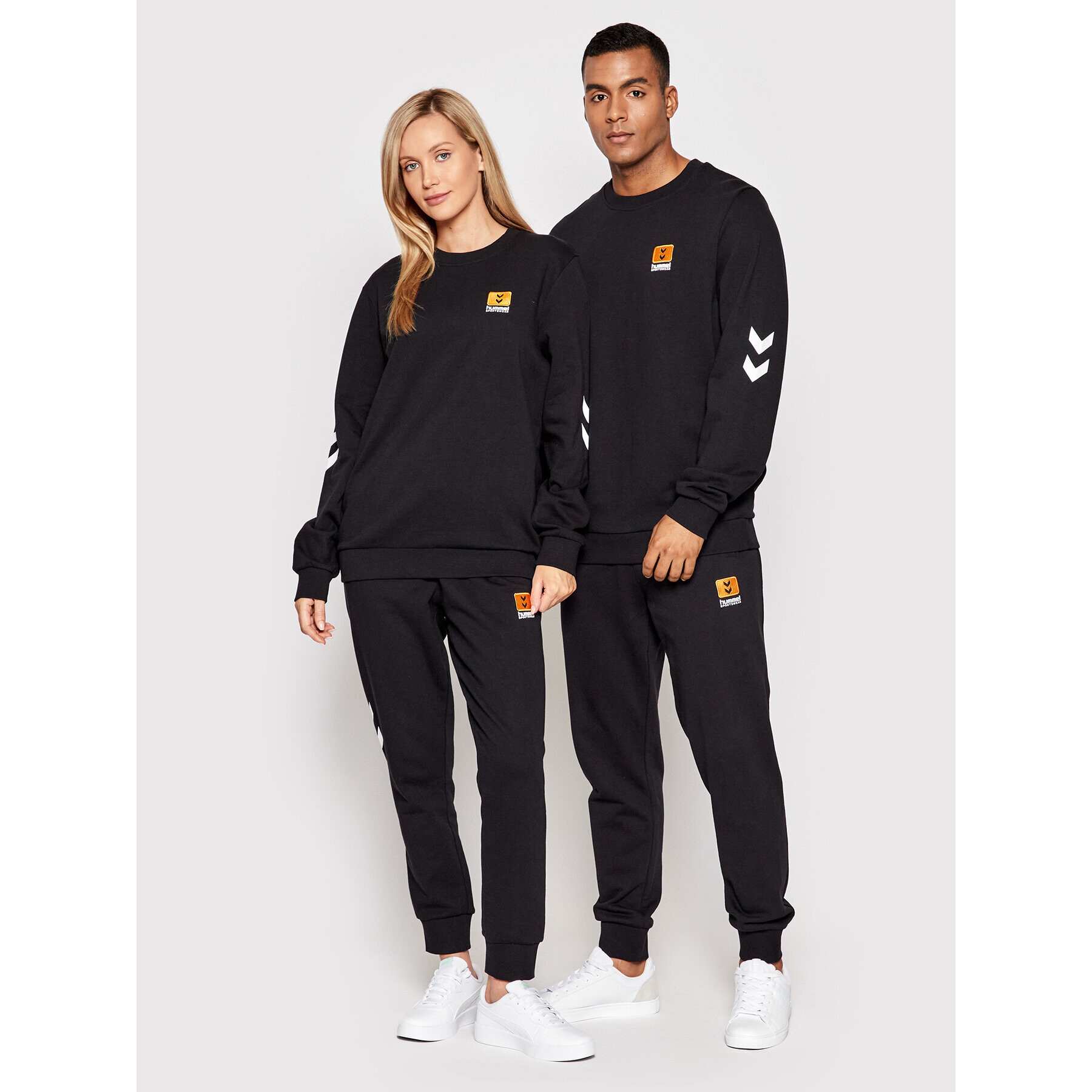 Hummel Pulóver Unisex Legacy Liam 213724 Fekete Regular Fit - Pepit.hu