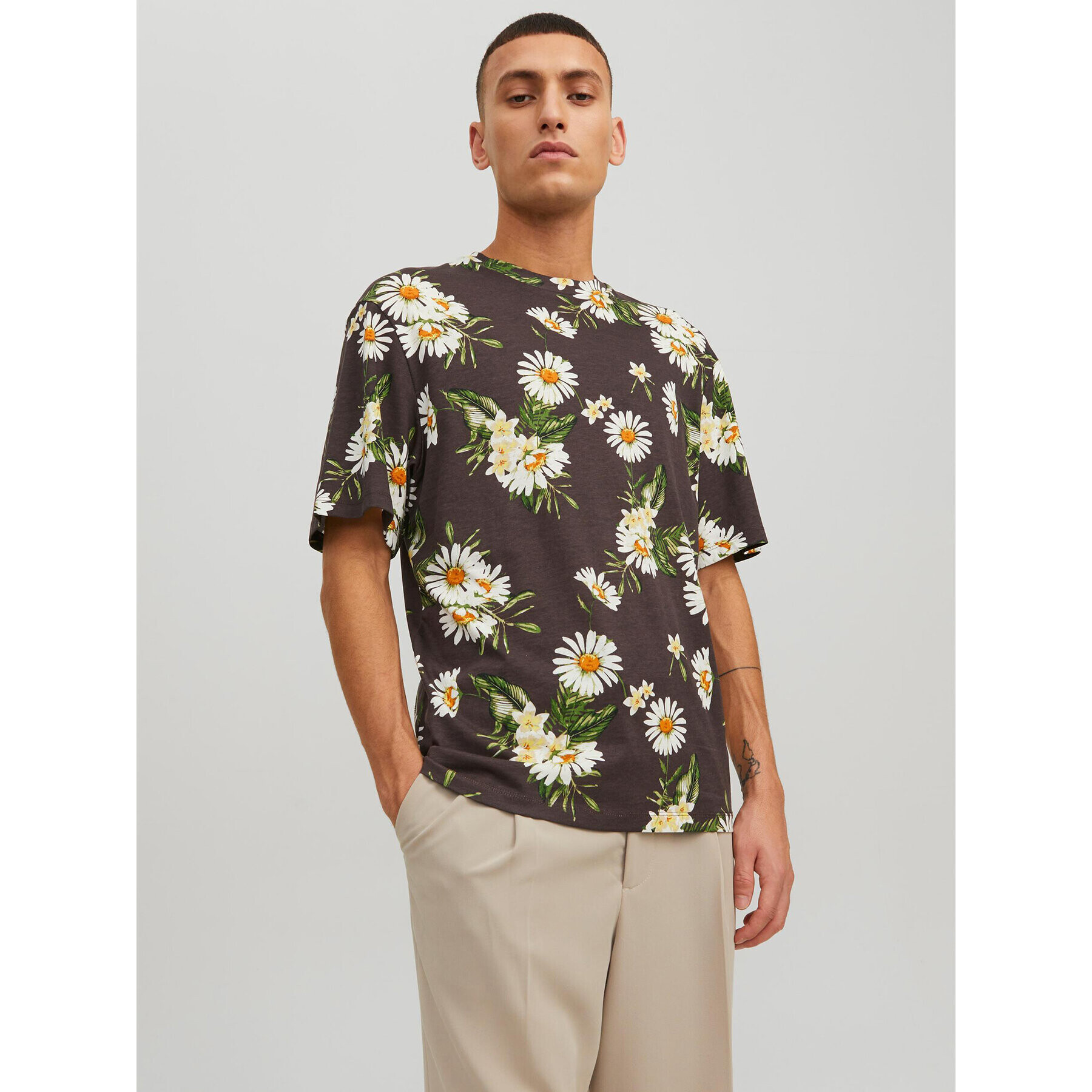 Jack&Jones Póló Flores 12227780 Barna Relaxed Fit - Pepit.hu