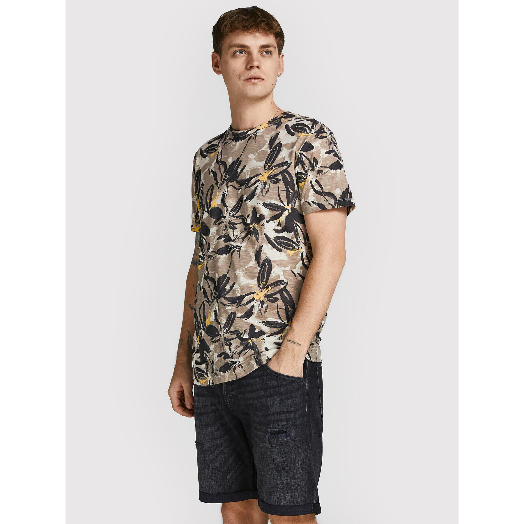 Jack&Jones Póló Flower Power 12205818 Barna Regular Fit - Pepit.hu