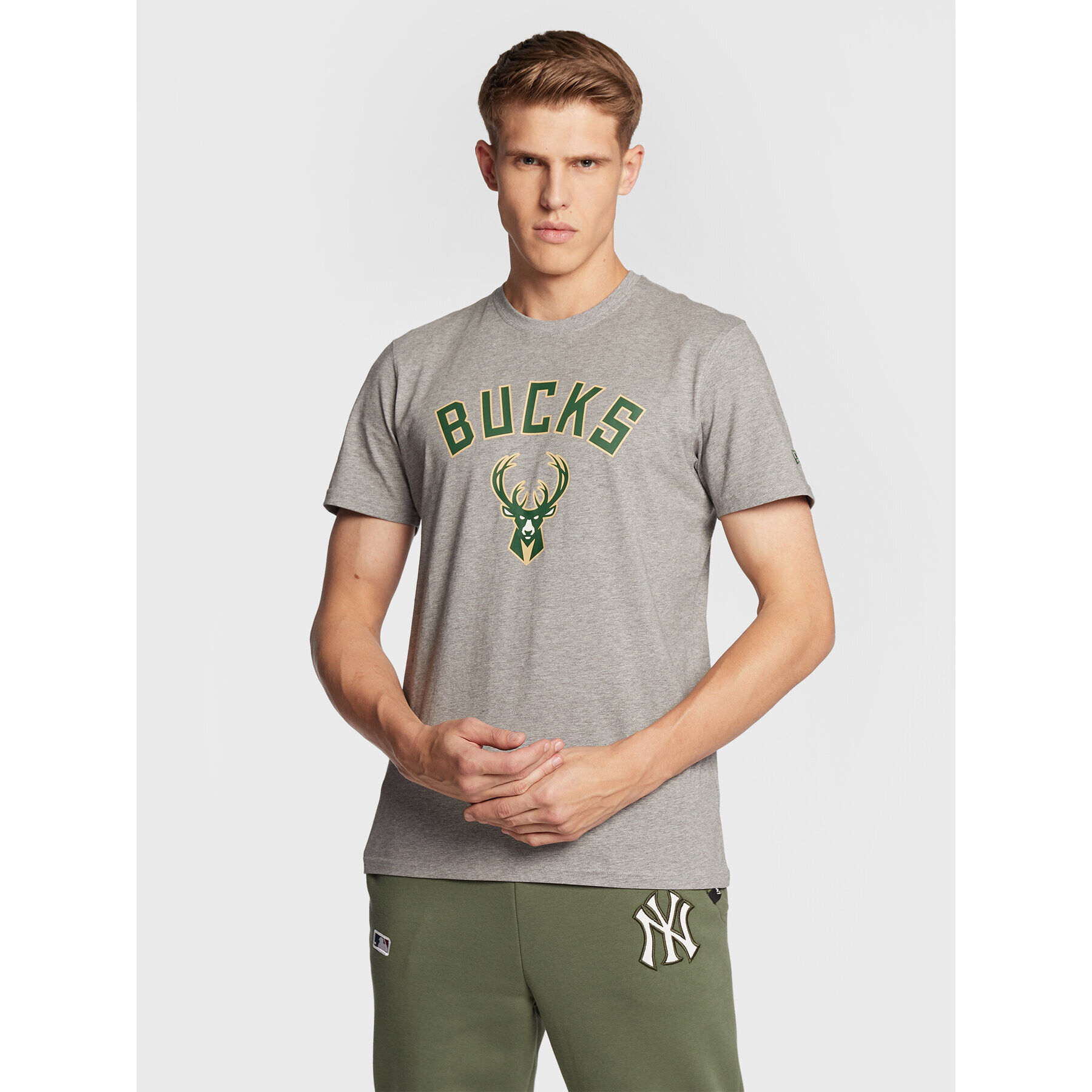 New Era Póló Milwaukee Bucks 11546147 Szürke Regular Fit - Pepit.hu