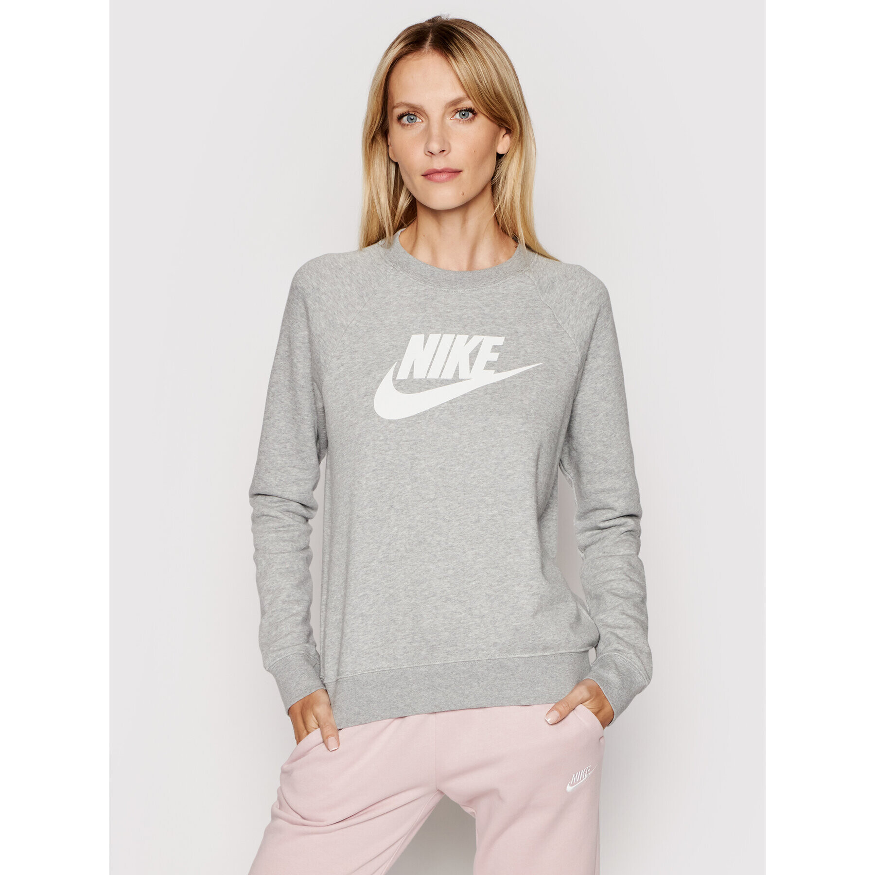 Nike Pulóver Essential Crew BV4112 Szürke Standard Fit - Pepit.hu