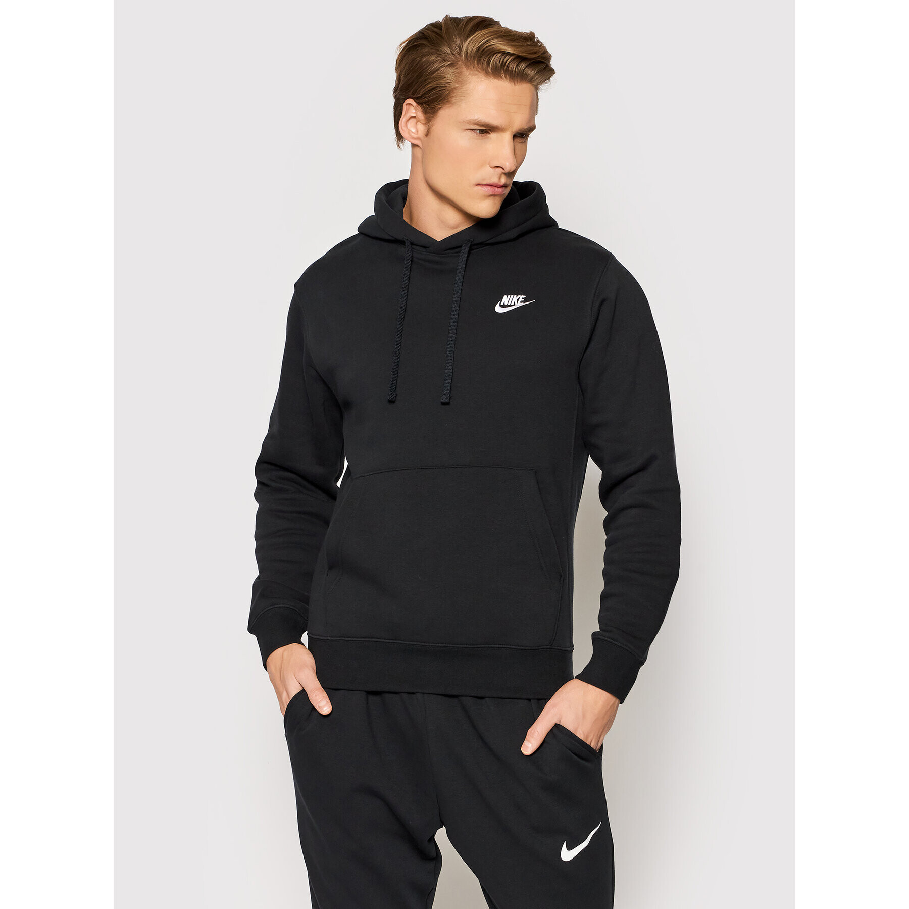 Nike Pulóver Sportswear Club BV2654 Fekete Standard Fit - Pepit.hu