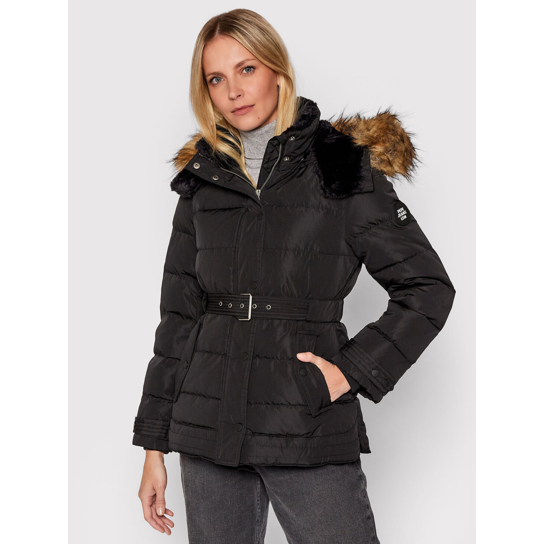 Pepe Jeans Pehelykabát Frida PL401962 Fekete Regular Fit - Pepit.hu