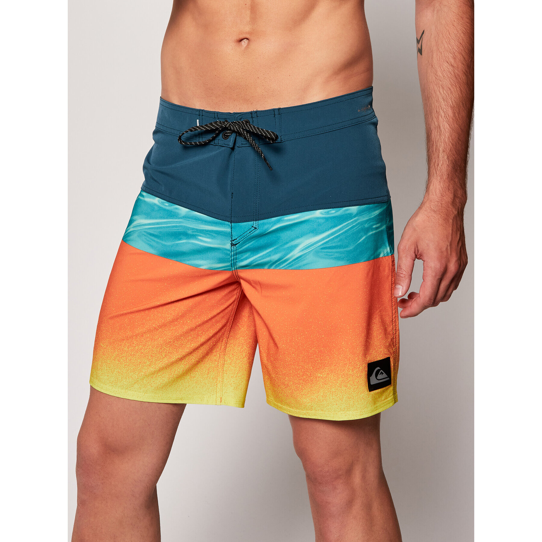 Quiksilver Úszónadrág Highline Hold Down 18" EQYBS04321 Színes Regular Fit - Pepit.hu