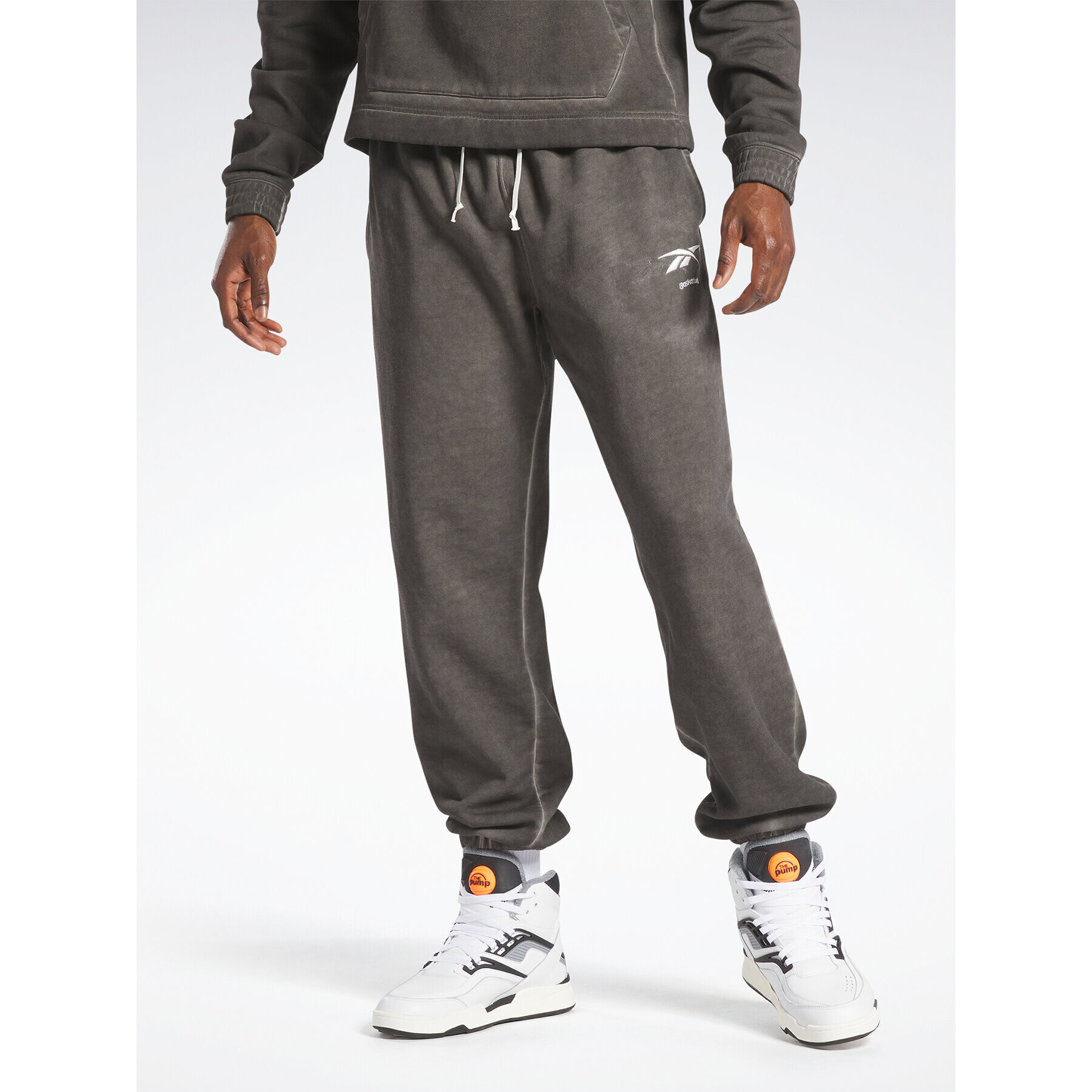 Reebok Melegítő alsó Basketball Court Top Bi-Dye Fleece Joggers IA2417 Fekete Regular Fit - Pepit.hu