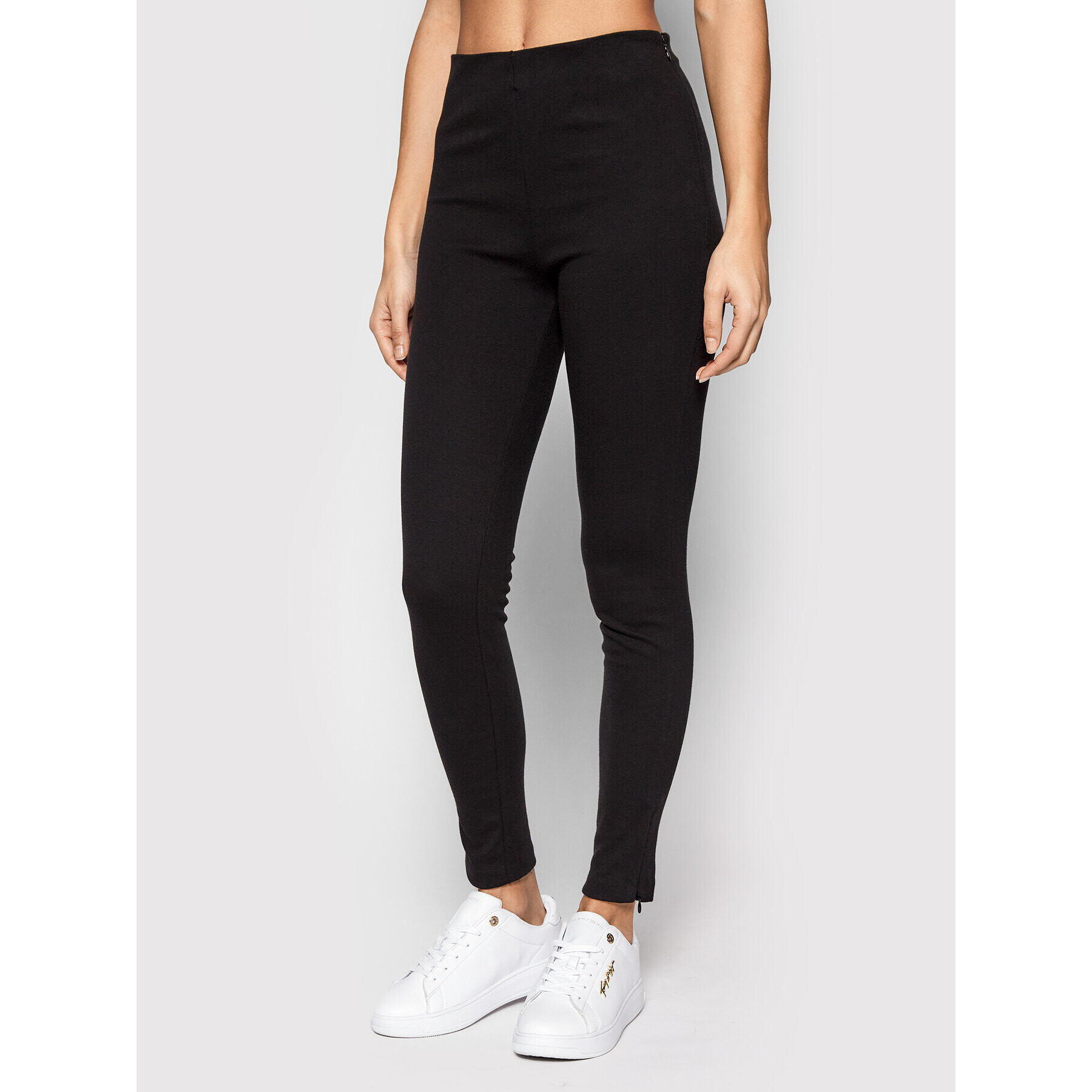 Sisley Leggings 4NA955CS6 Fekete Slim Fit - Pepit.hu