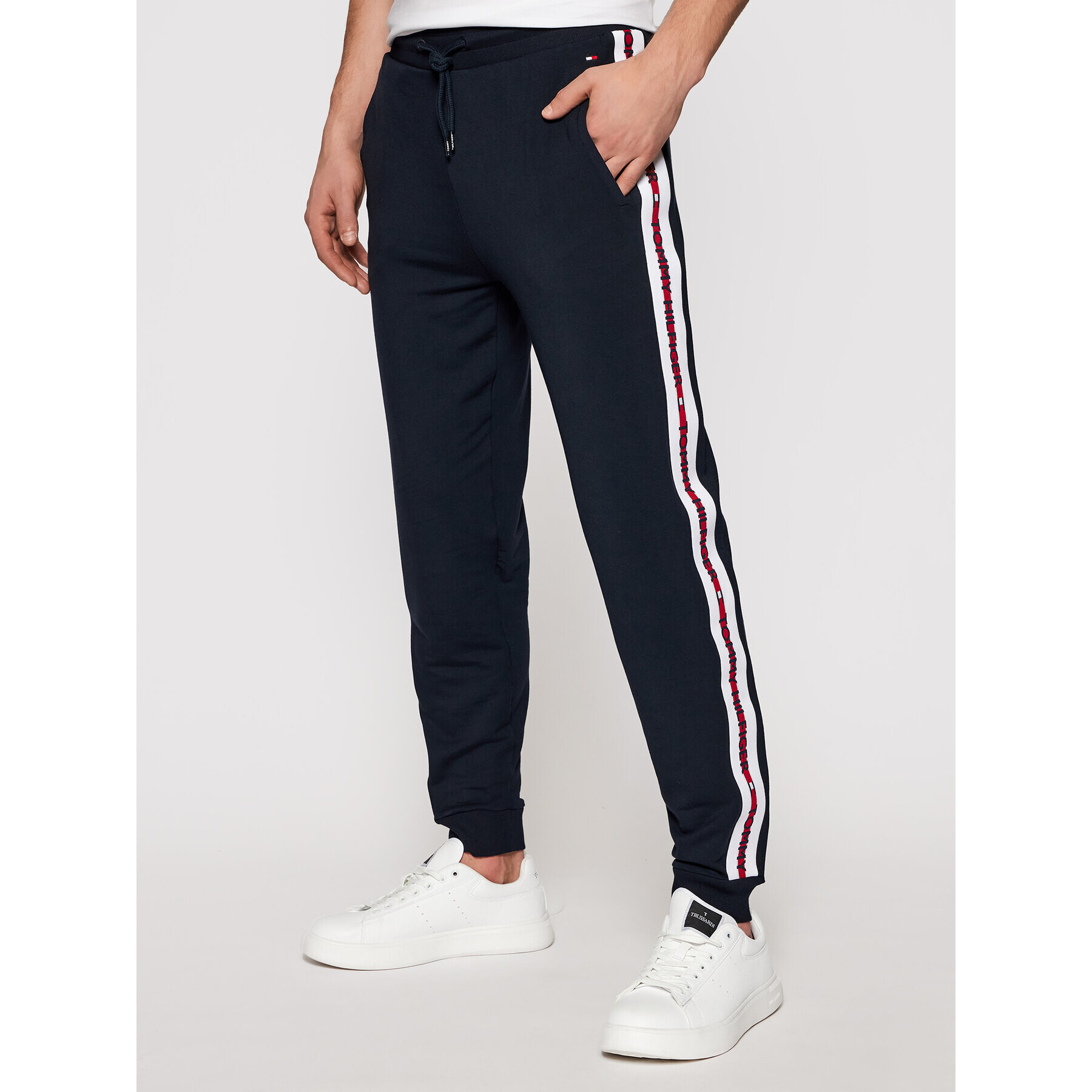 Tommy Hilfiger Melegítő alsó Repeat Logo UM0UM01918 Sötétkék Regular Fit - Pepit.hu