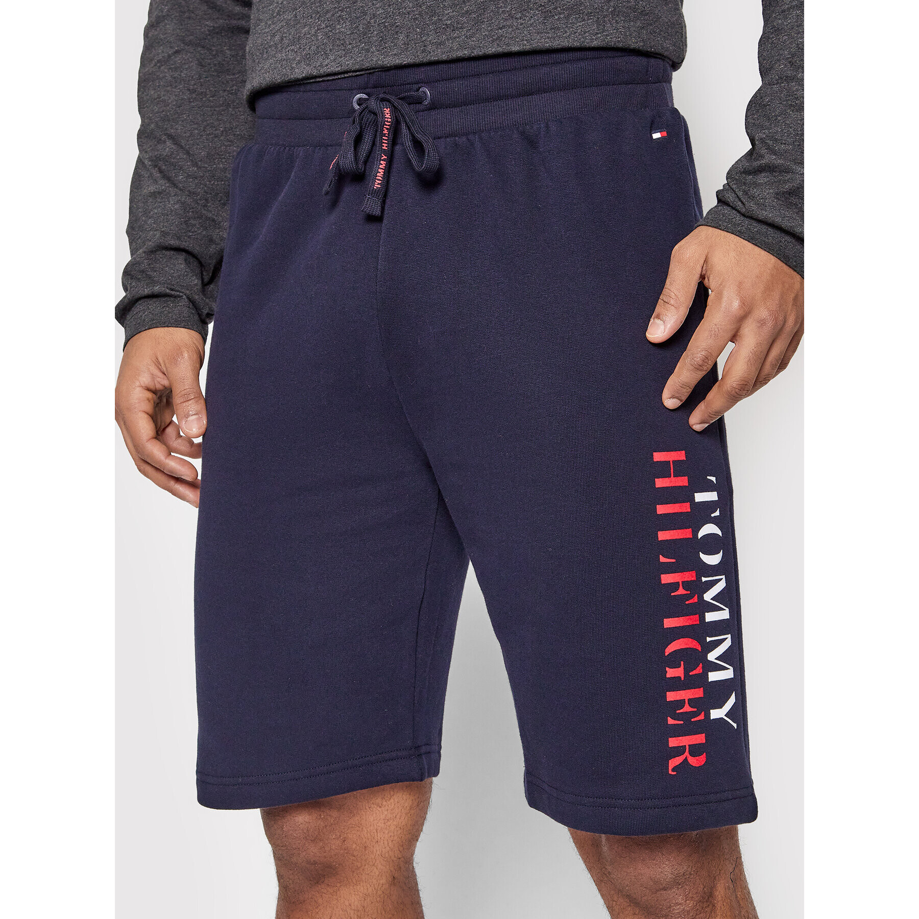 Tommy Hilfiger Sport rövidnadrág Track UM0UM02383 Sötétkék Regular Fit - Pepit.hu