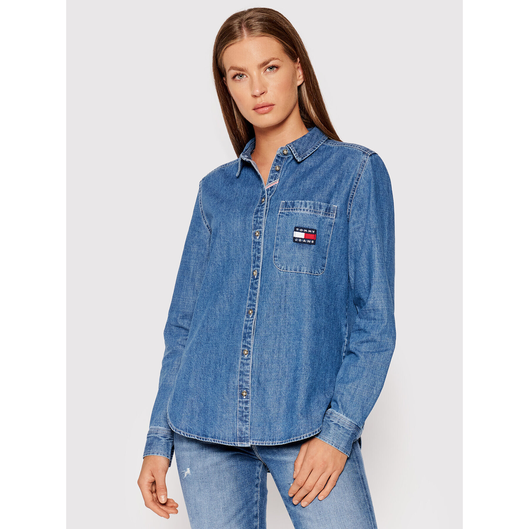 Tommy Jeans Farmering Tjw Chambray Badge DW0DW10366 Kék Regular Fit - Pepit.hu