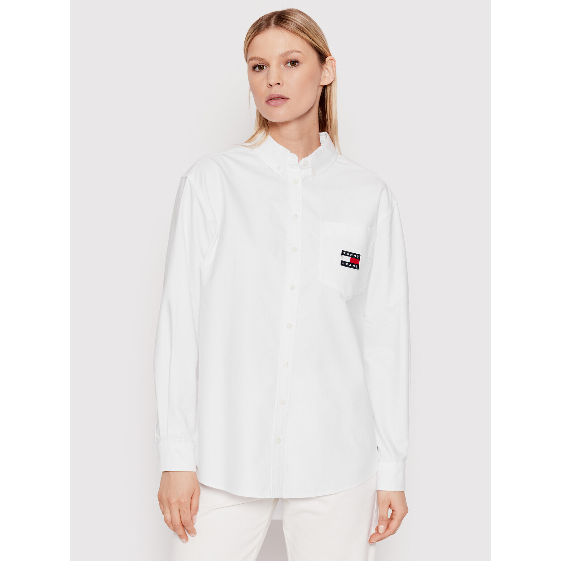 Tommy Jeans Ing Badge Boyfriend DW0DW12891 Fehér Boyfriend Fit - Pepit.hu